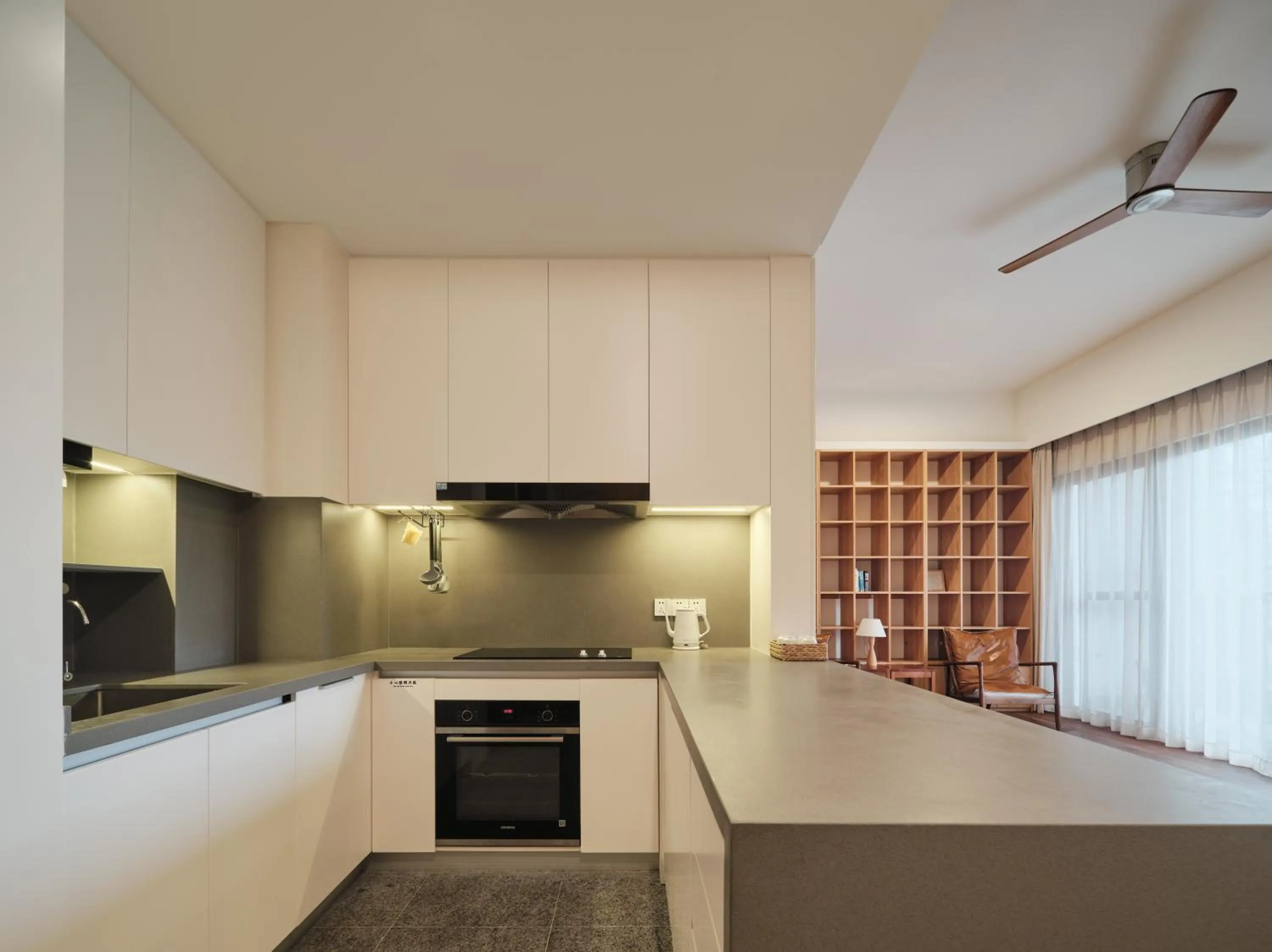 Kitchen or kitchenette in Wutong Hotel Apartment Bao'an Center