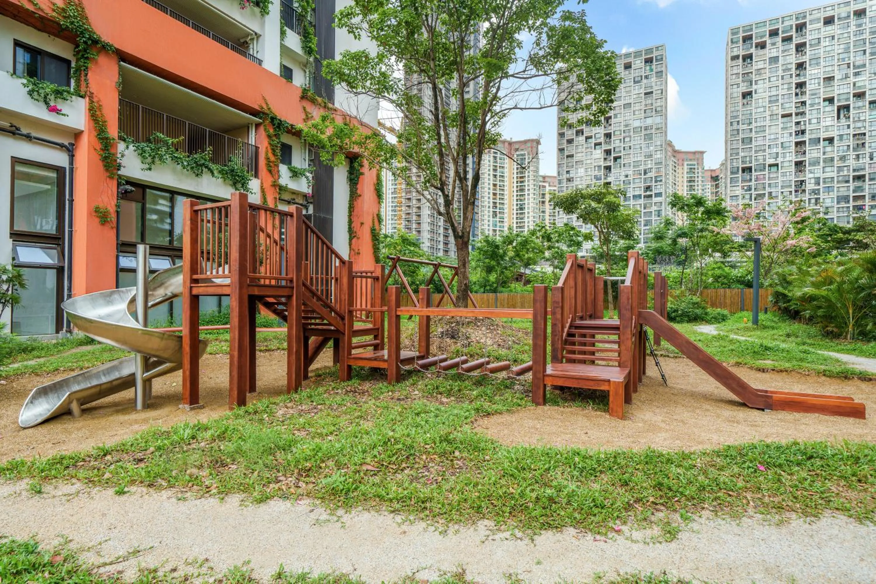 Children play ground in Wutong Hotel Apartment Bao'an Center