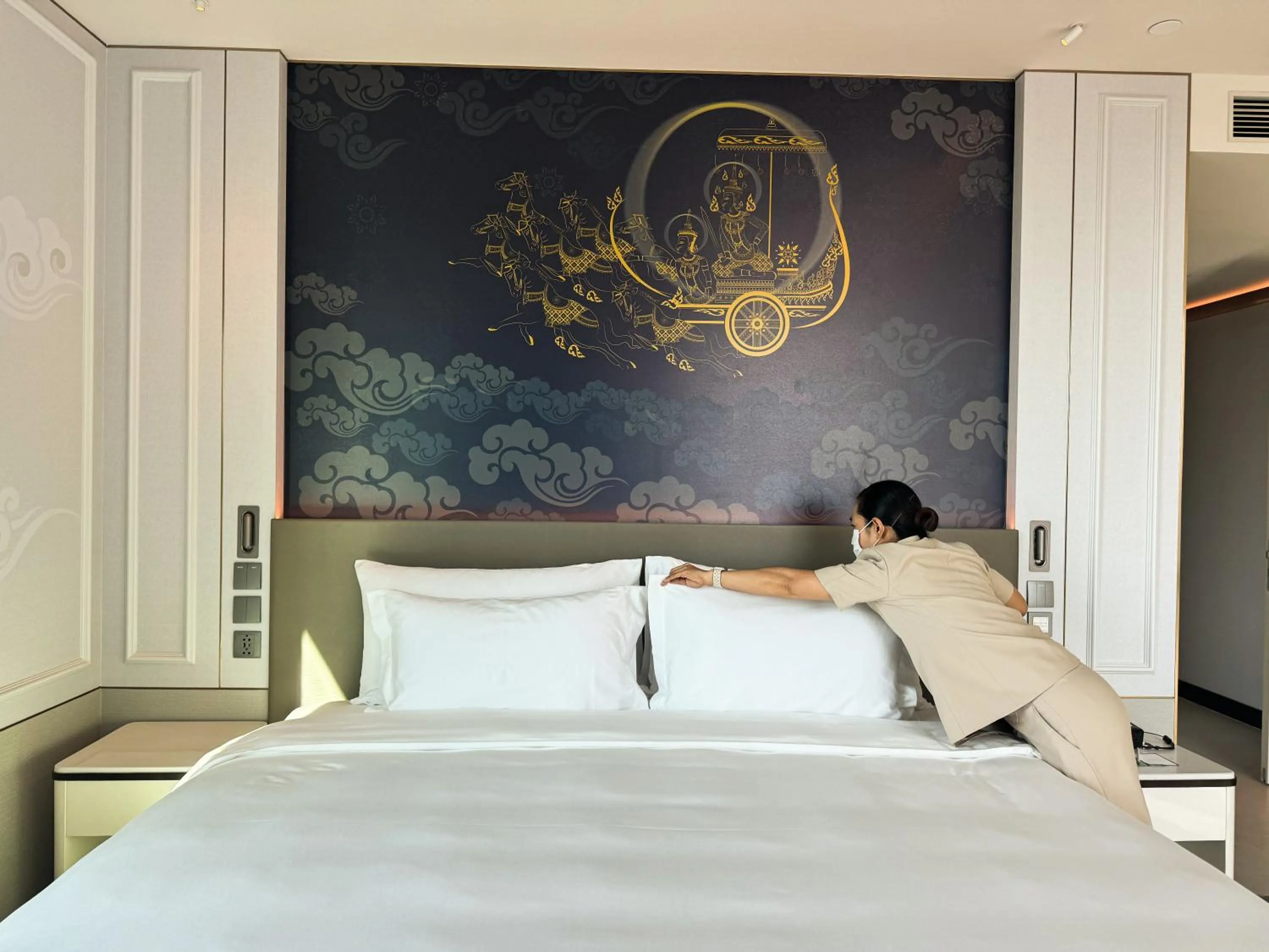 Staff, Bed in Grande Centre Point Surawong Bangkok