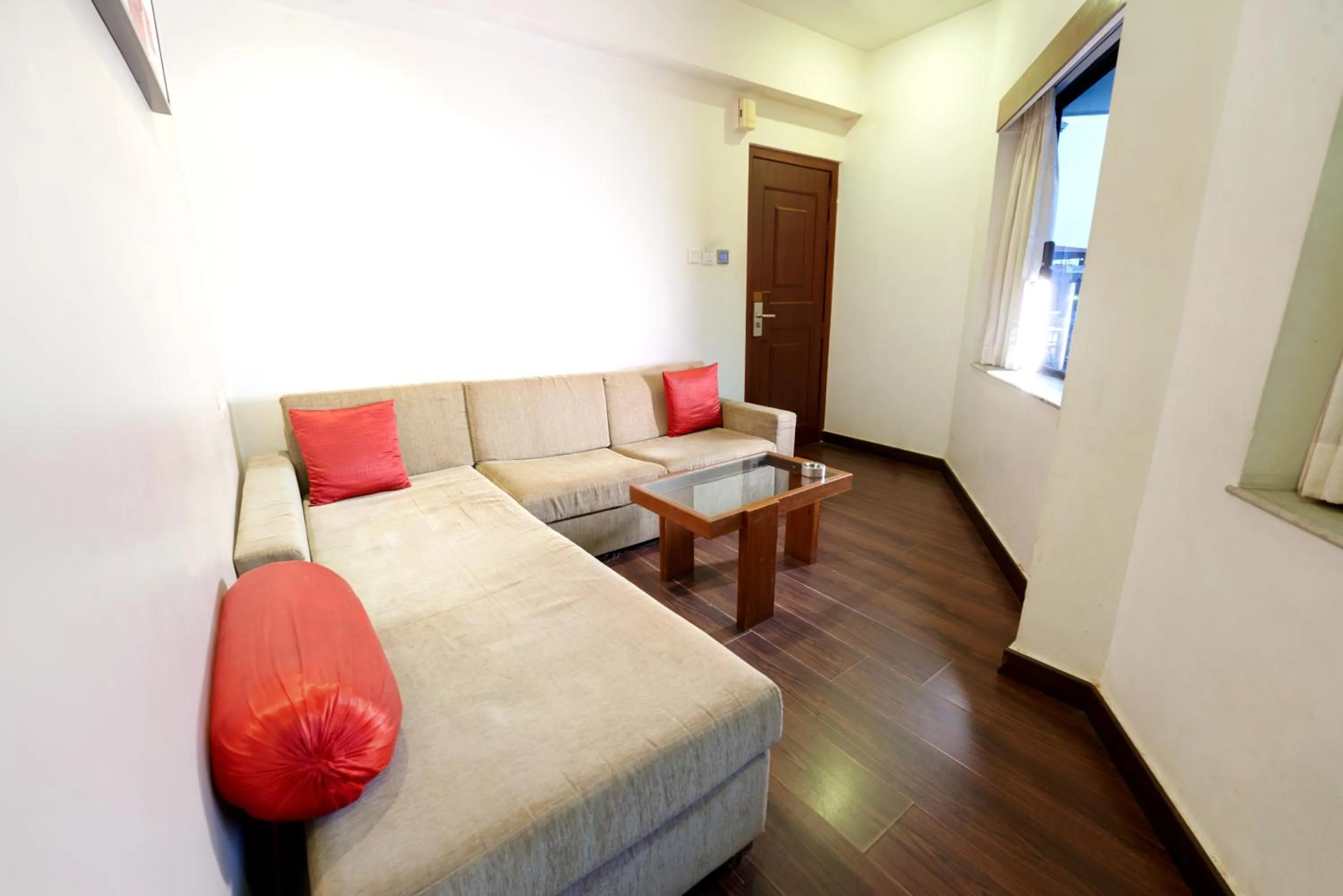 Living room, Bed in Hotel Prestige, Mangalore