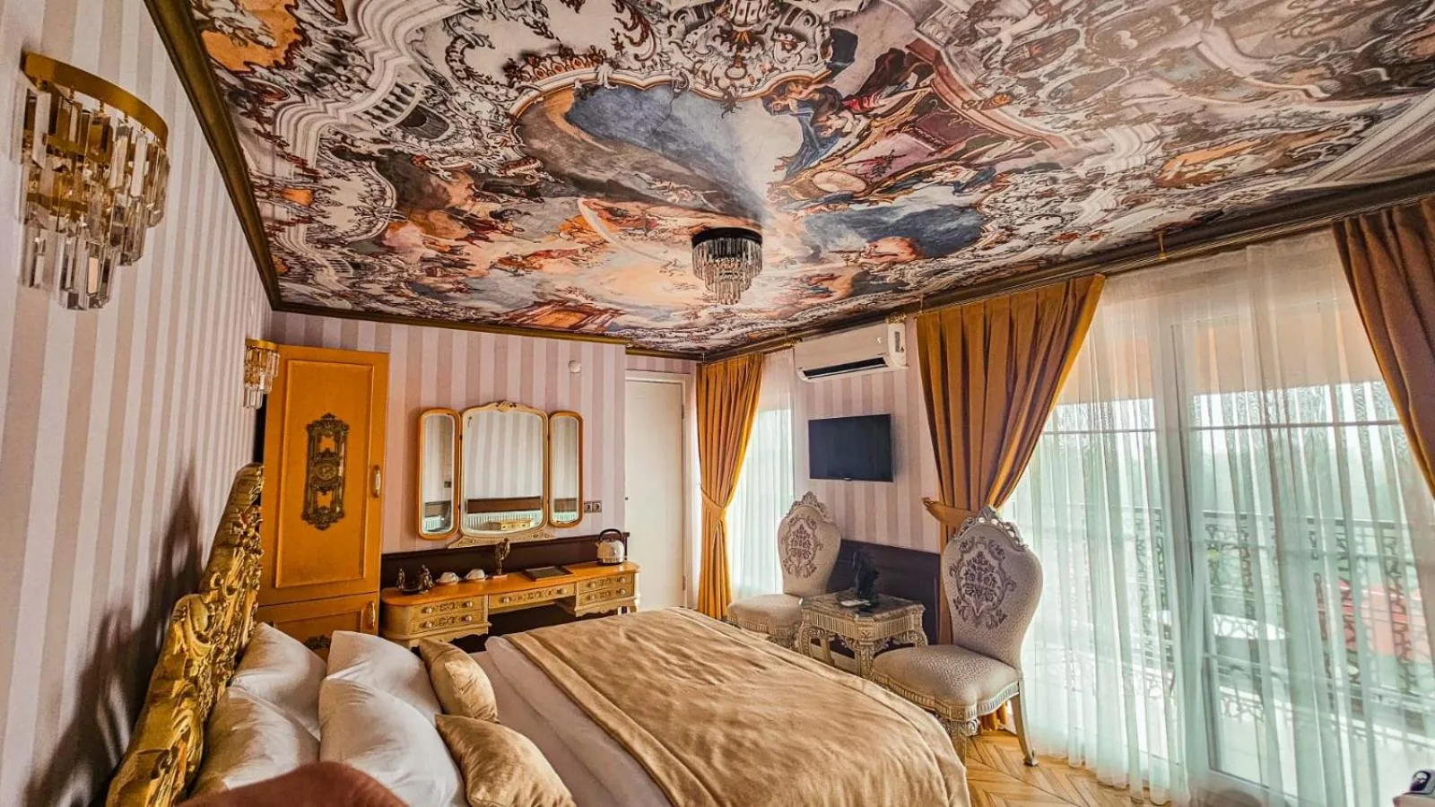 Photo of the whole room, Bed in Portofino Urla Boutique Hotel