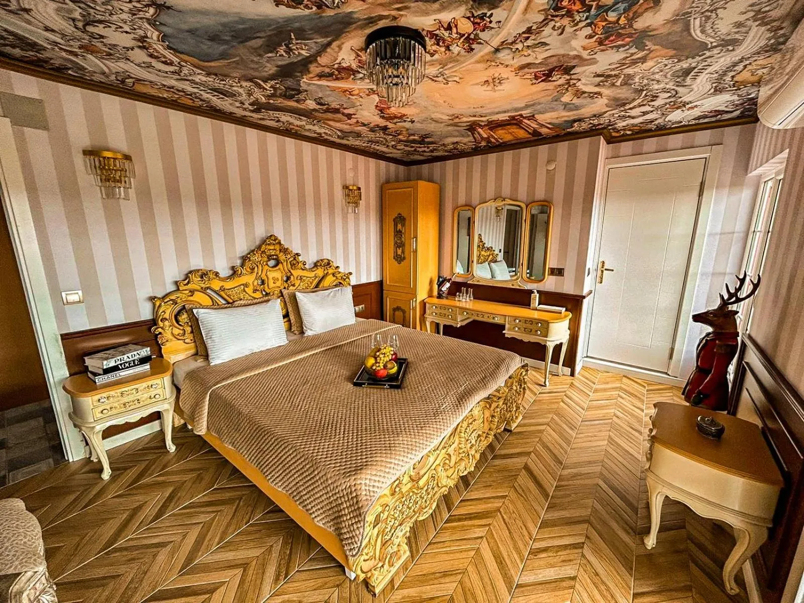 Photo of the whole room, Bed in Portofino Urla Boutique Hotel