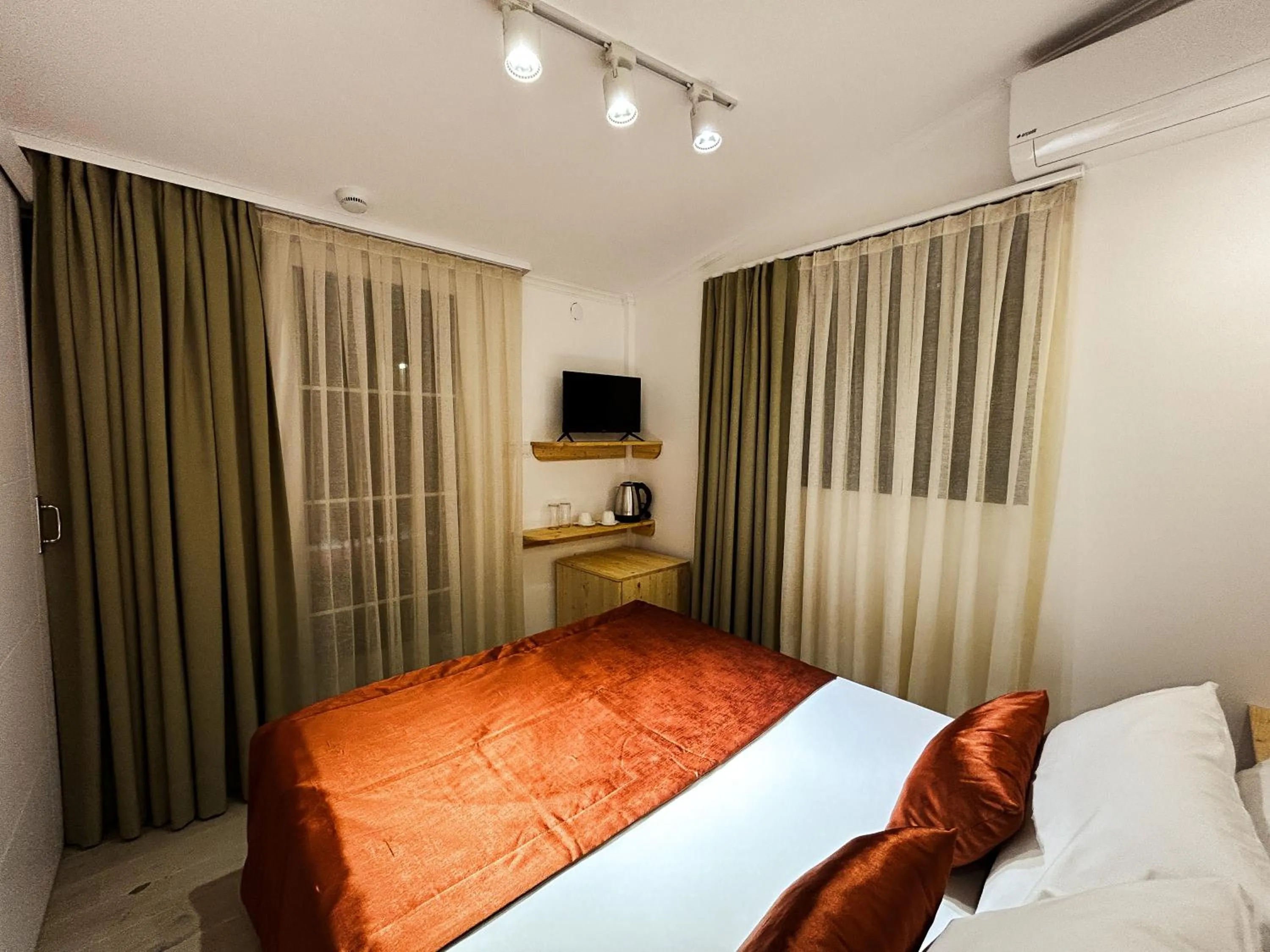 Photo of the whole room, Bed in Portofino Urla Boutique Hotel