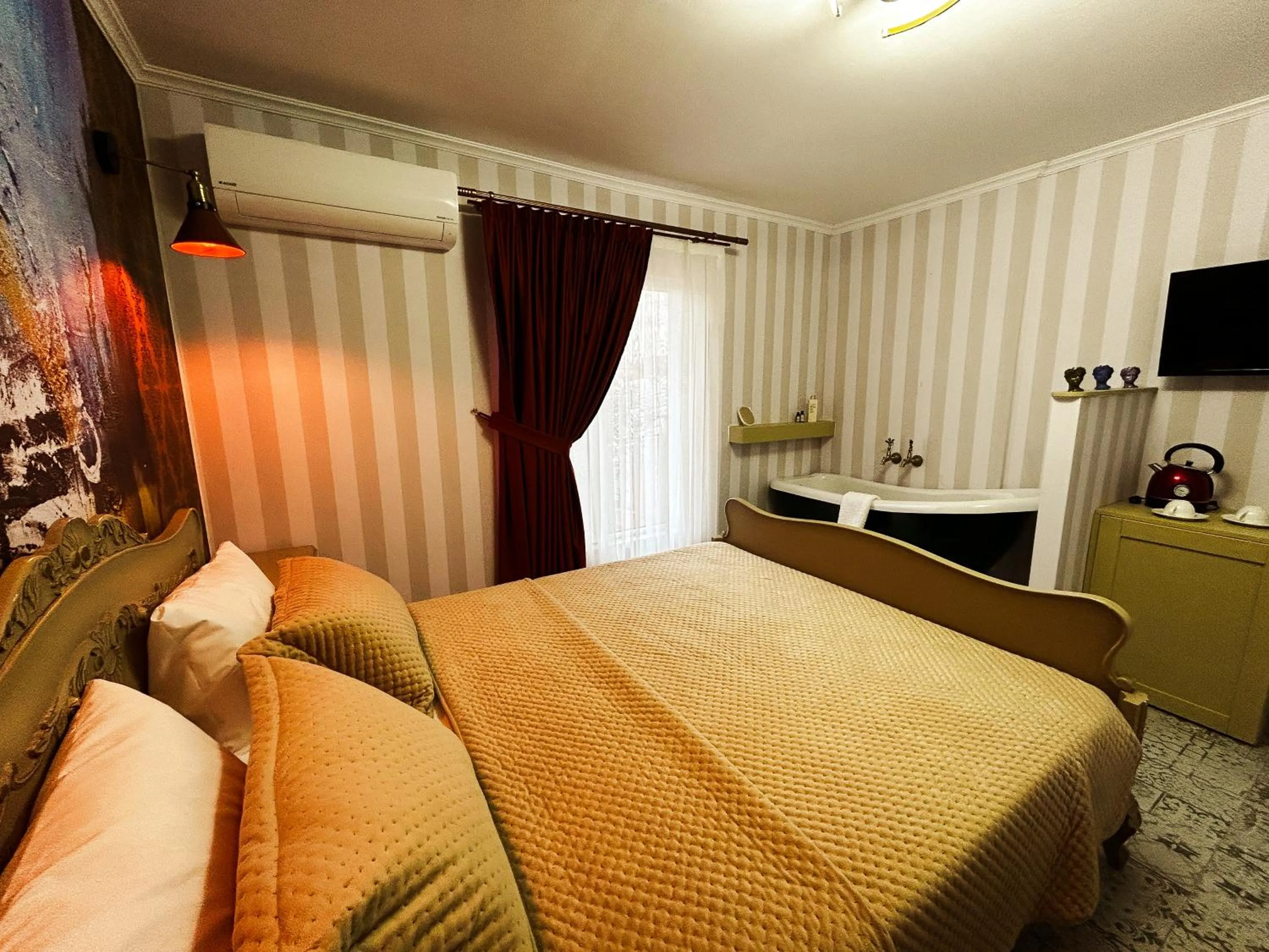 Photo of the whole room, Bed in Portofino Urla Boutique Hotel