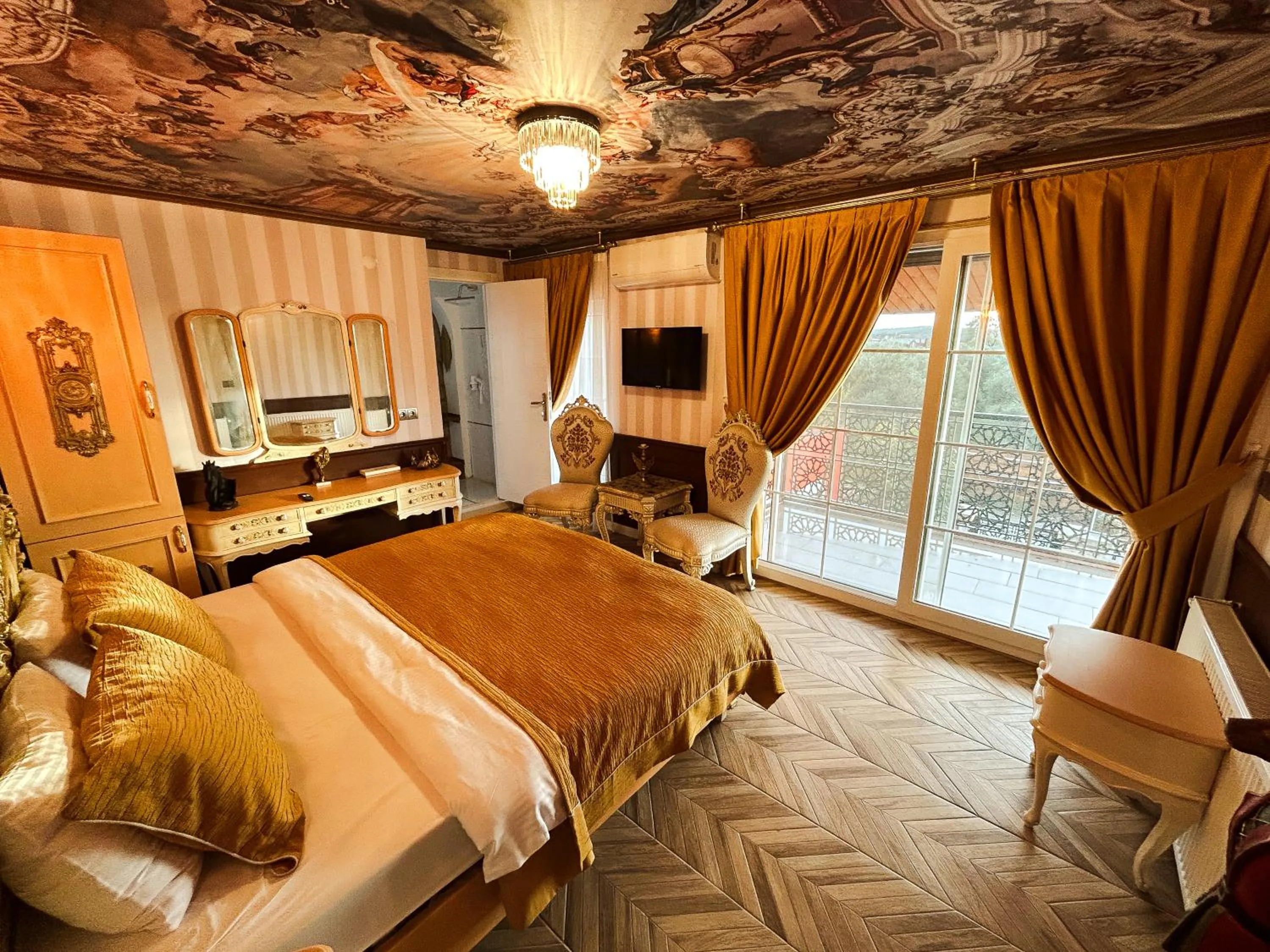 Photo of the whole room, Bed in Portofino Urla Boutique Hotel