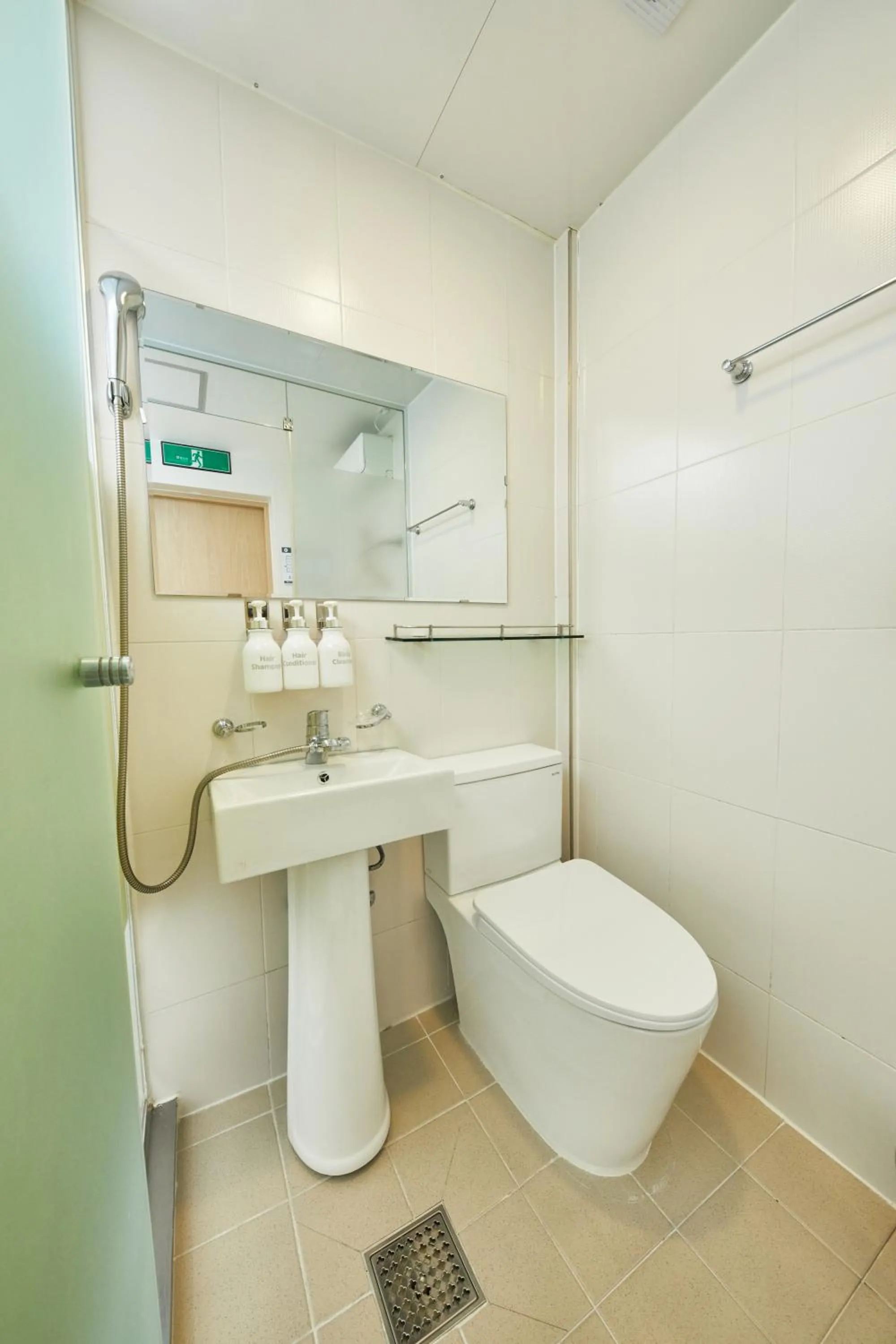 Bathroom in 123 Hostel