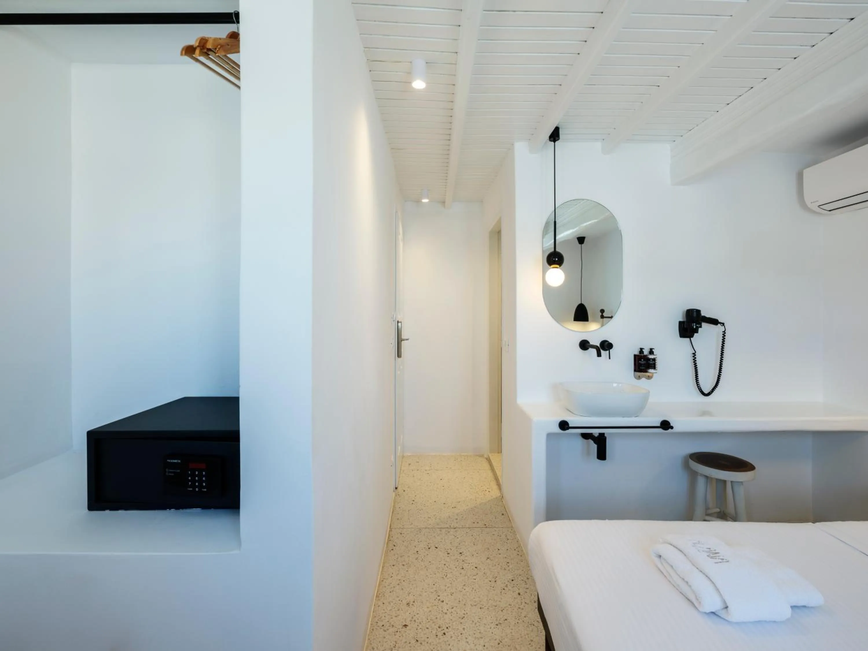 Bedroom, Bed in Alana Mykonos