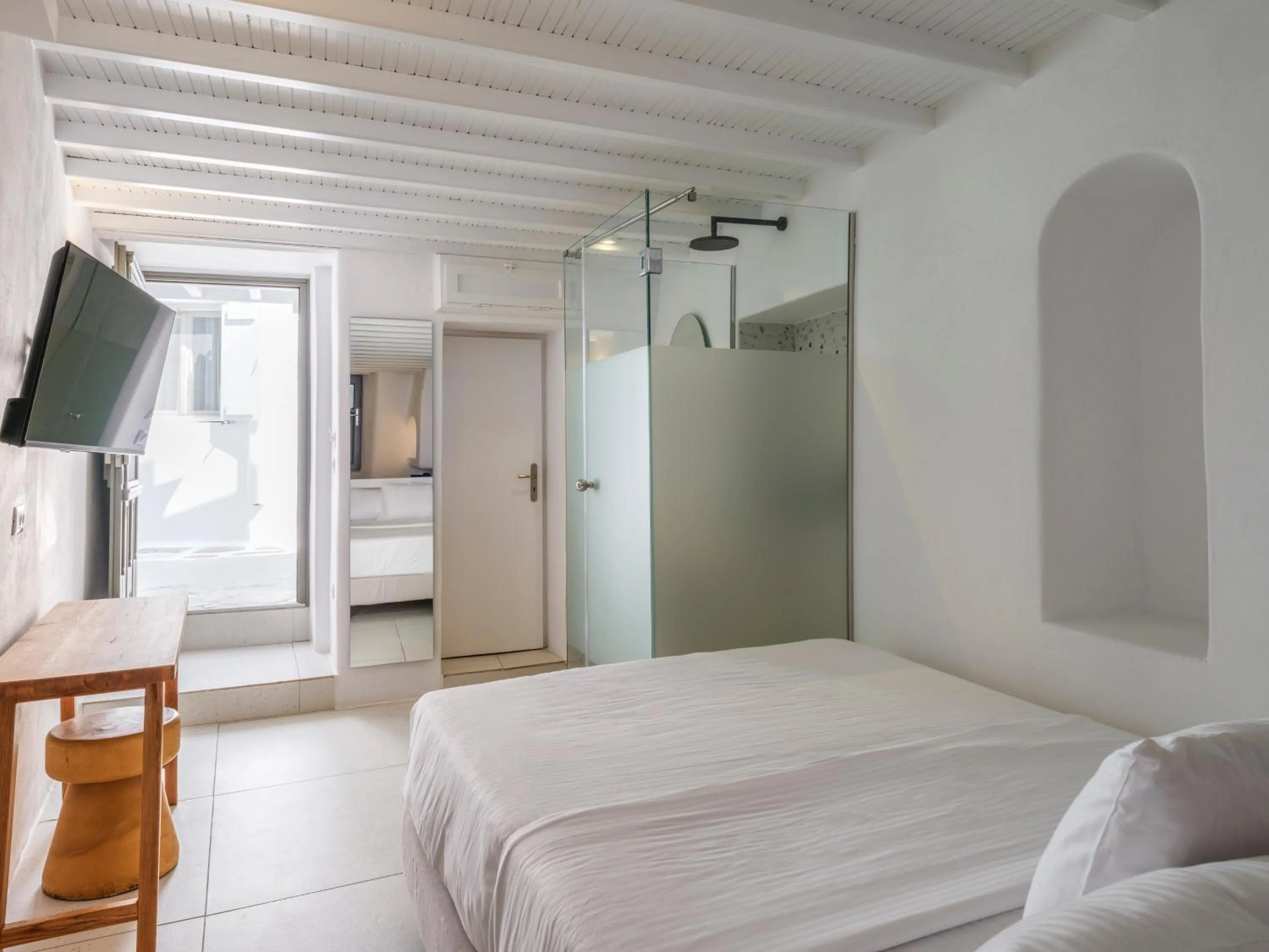 Bedroom, Bed in Alana Mykonos