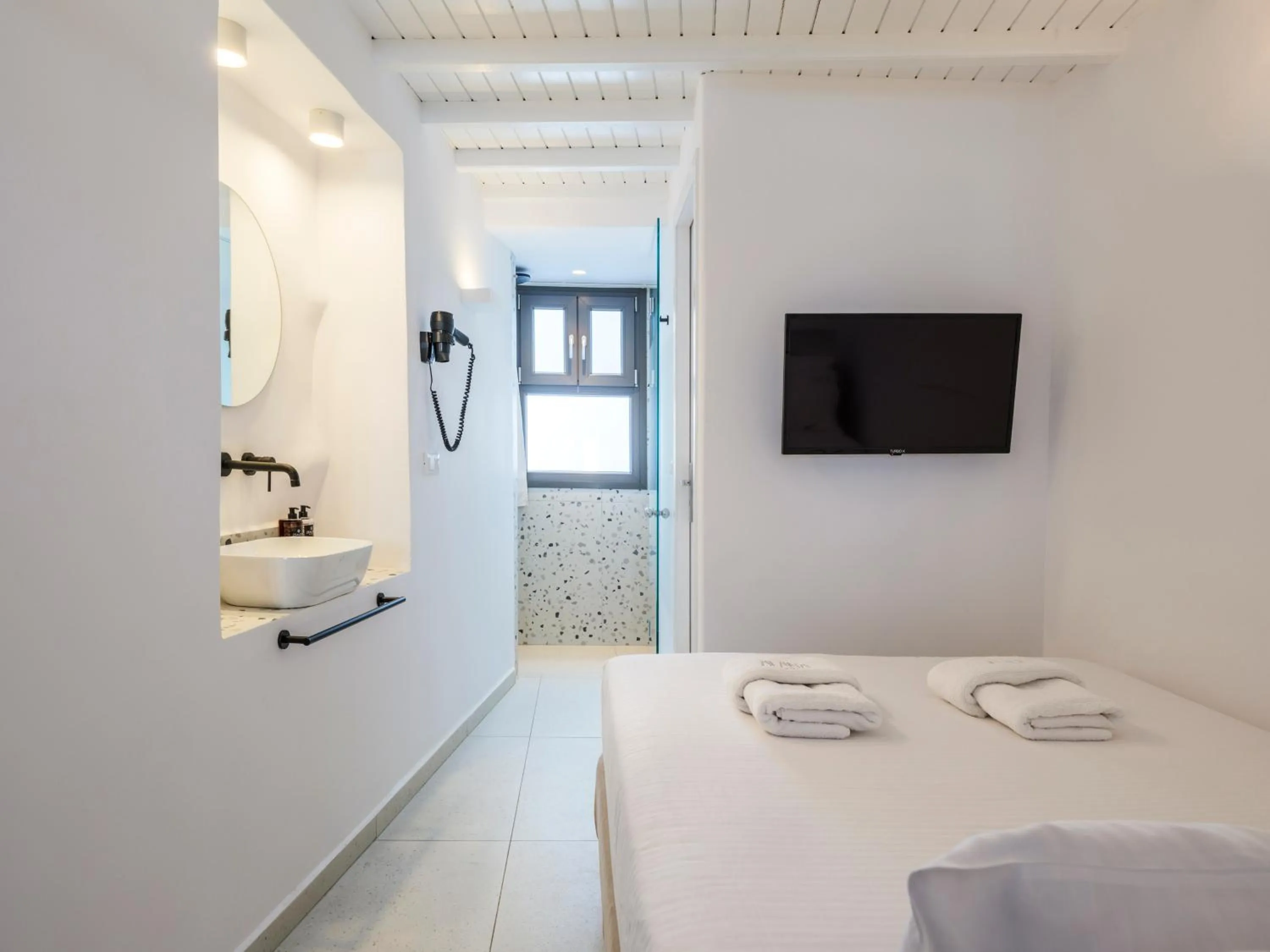 Bedroom, Bed in Alana Mykonos