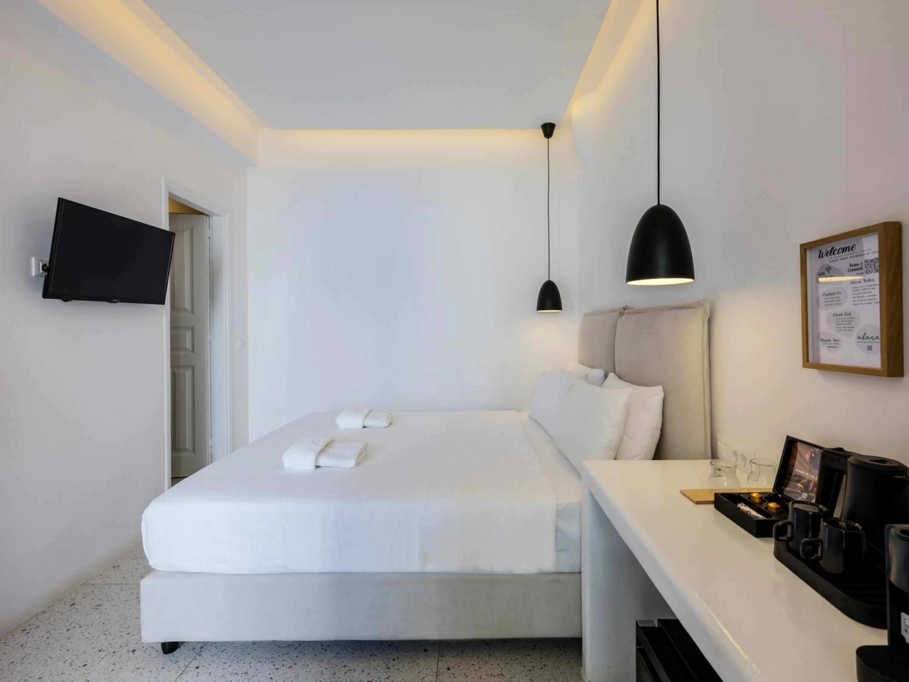 Bedroom, Bed in Alana Mykonos