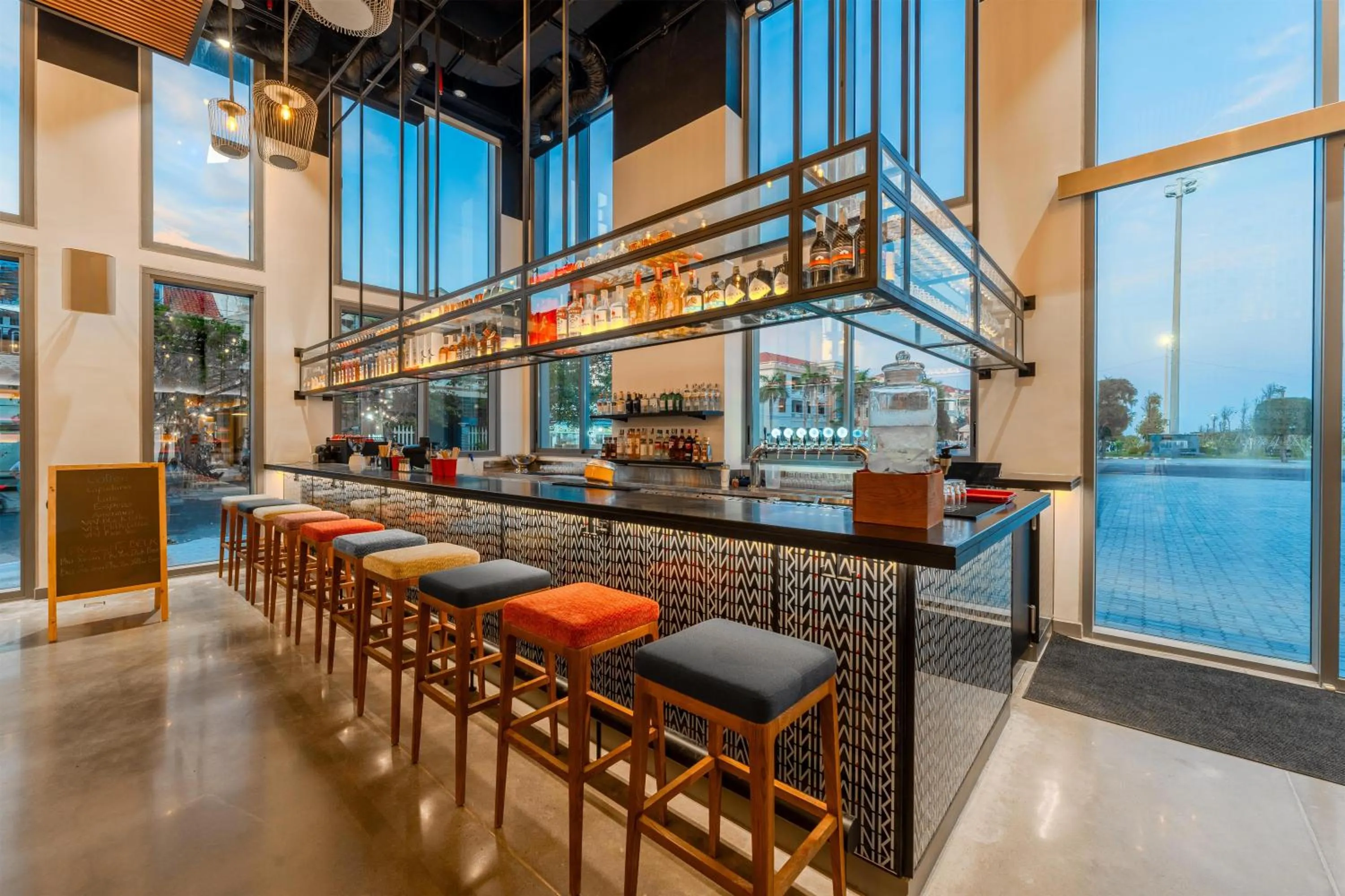 Lounge or bar in Wink Tuy Hoa Beach, Unscripted by Hyatt - 24 Hours stay