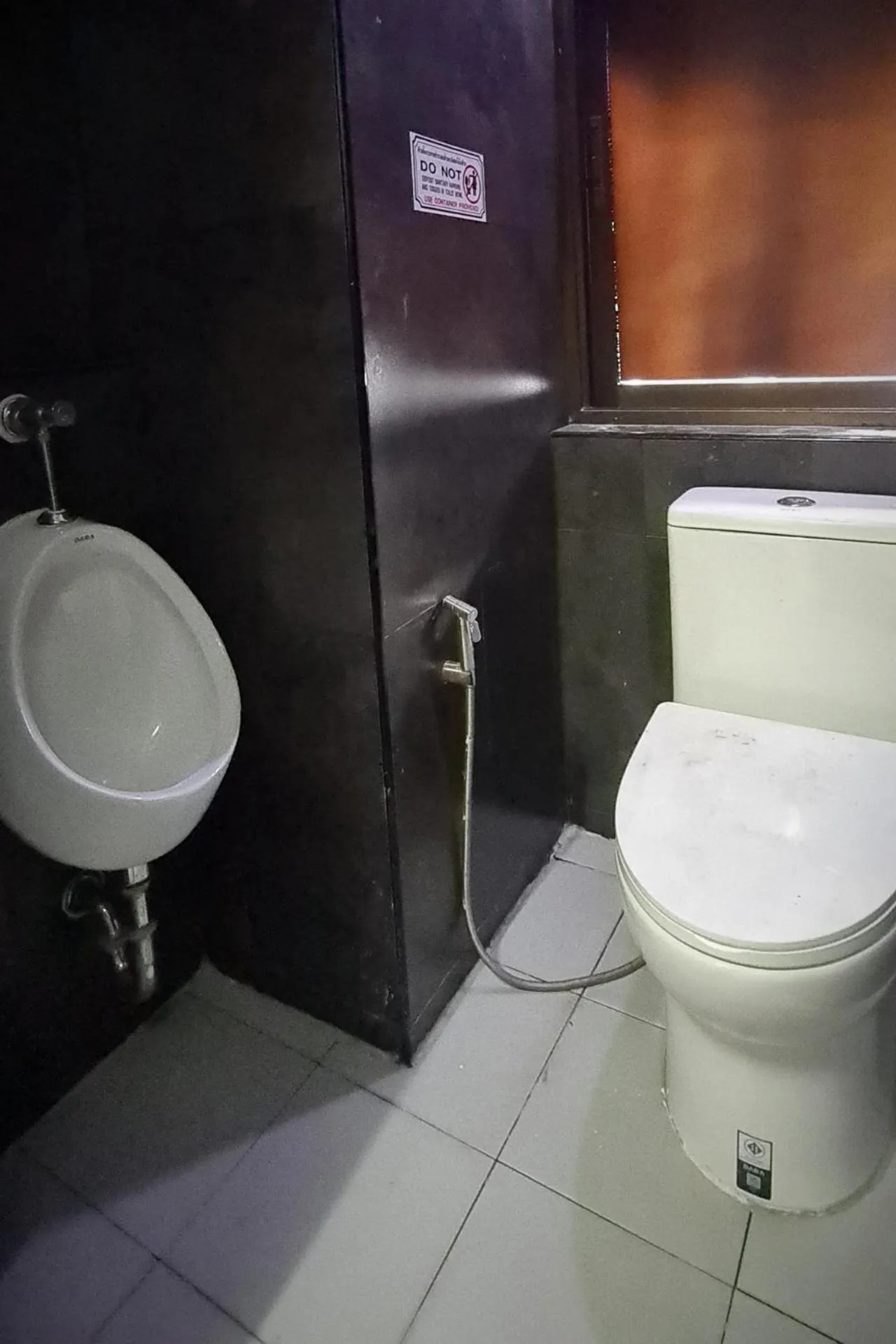 Toilet in DonMueang station hotel