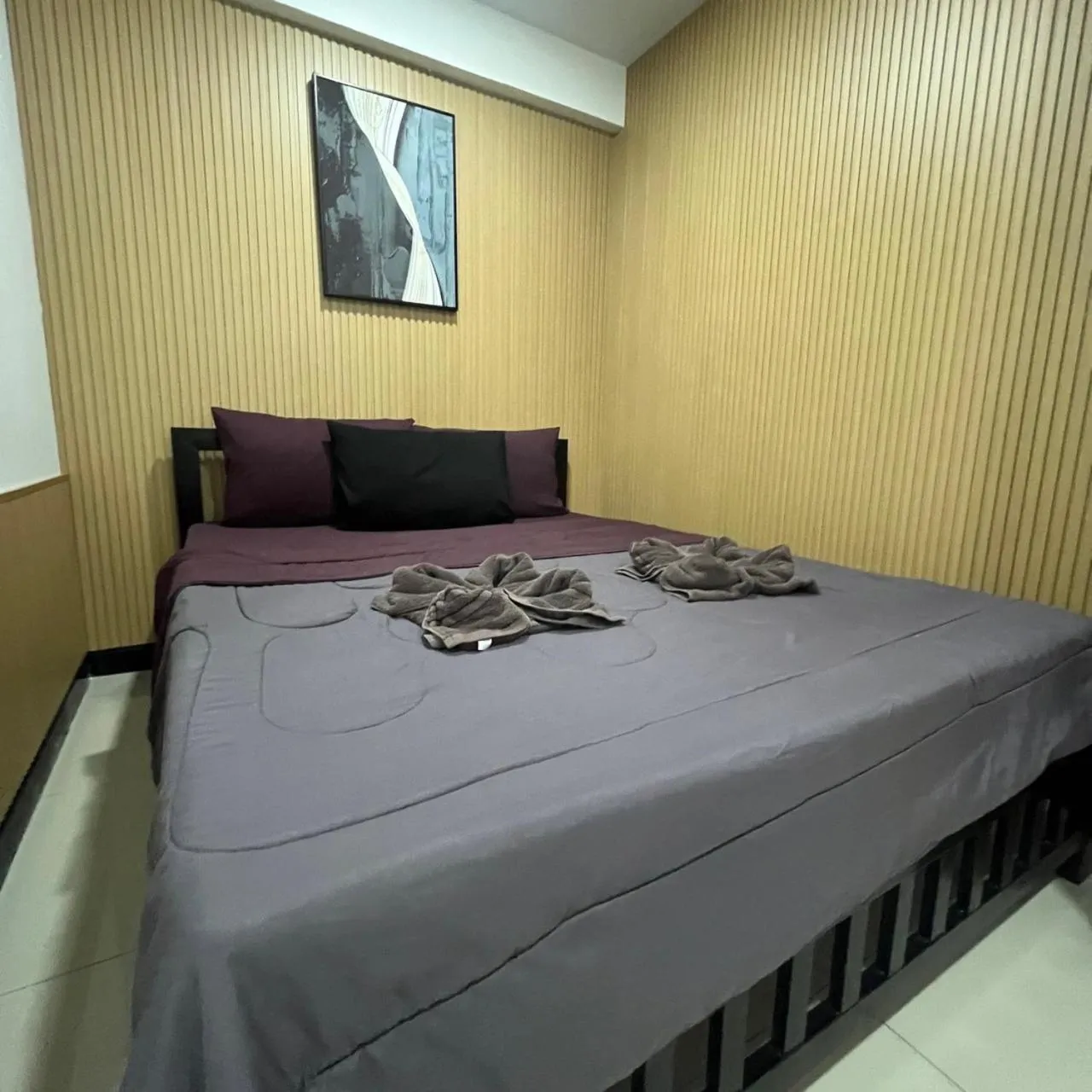 Bed in DonMueang station hotel