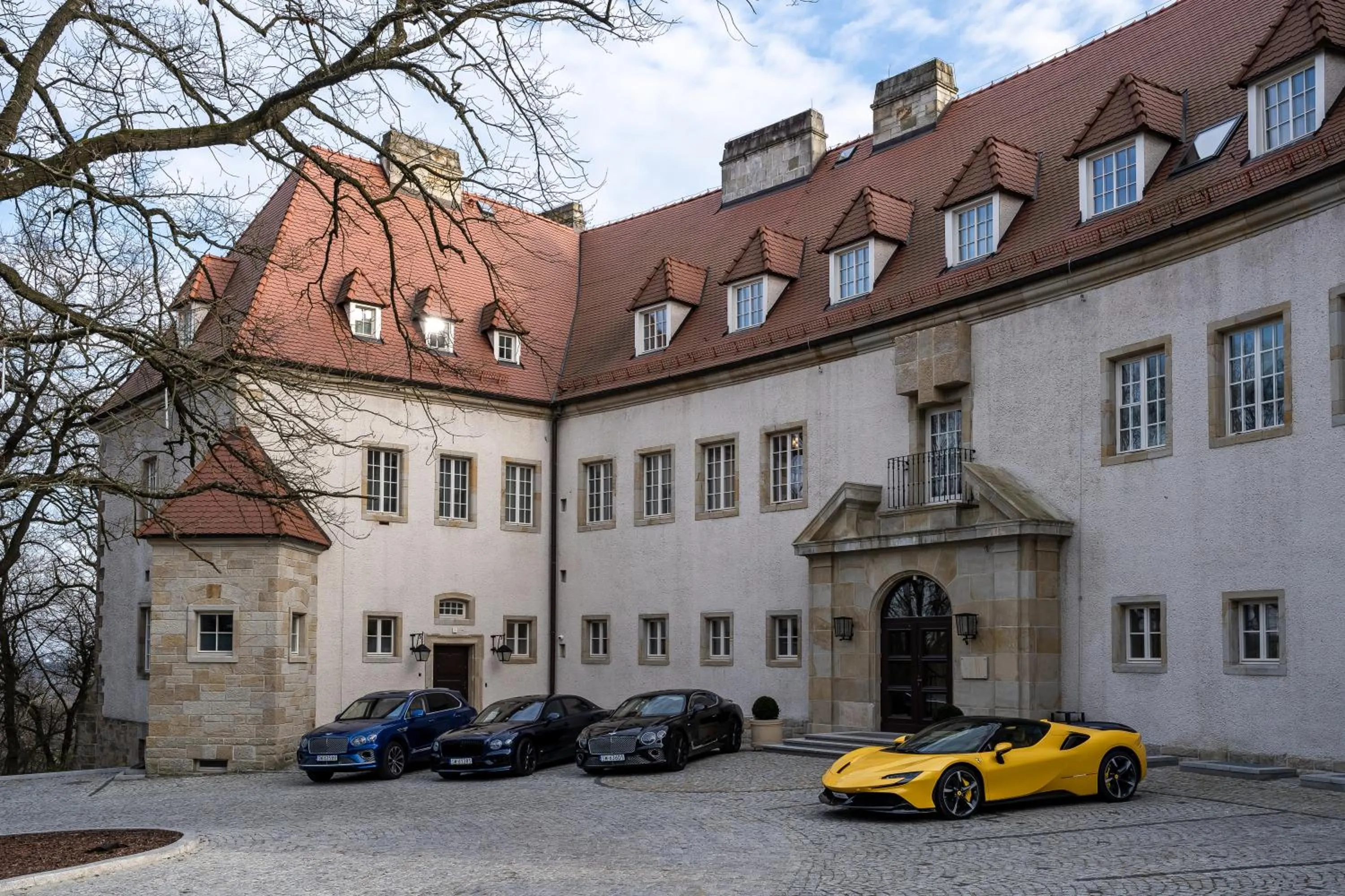 Property building in Zinar Castle