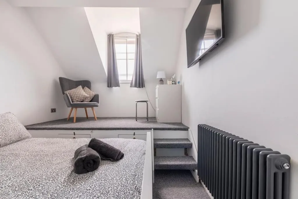 TV and multimedia, Bed in Castle Garden View