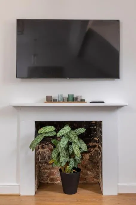 Communal lounge/ TV room in Castle Garden View