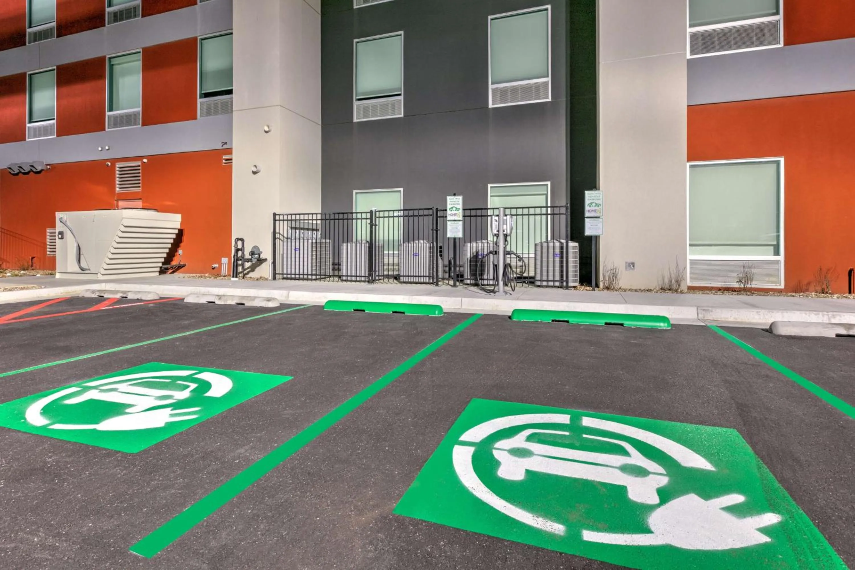 Property building in Home2 Suites By Hilton Tulsa Airport