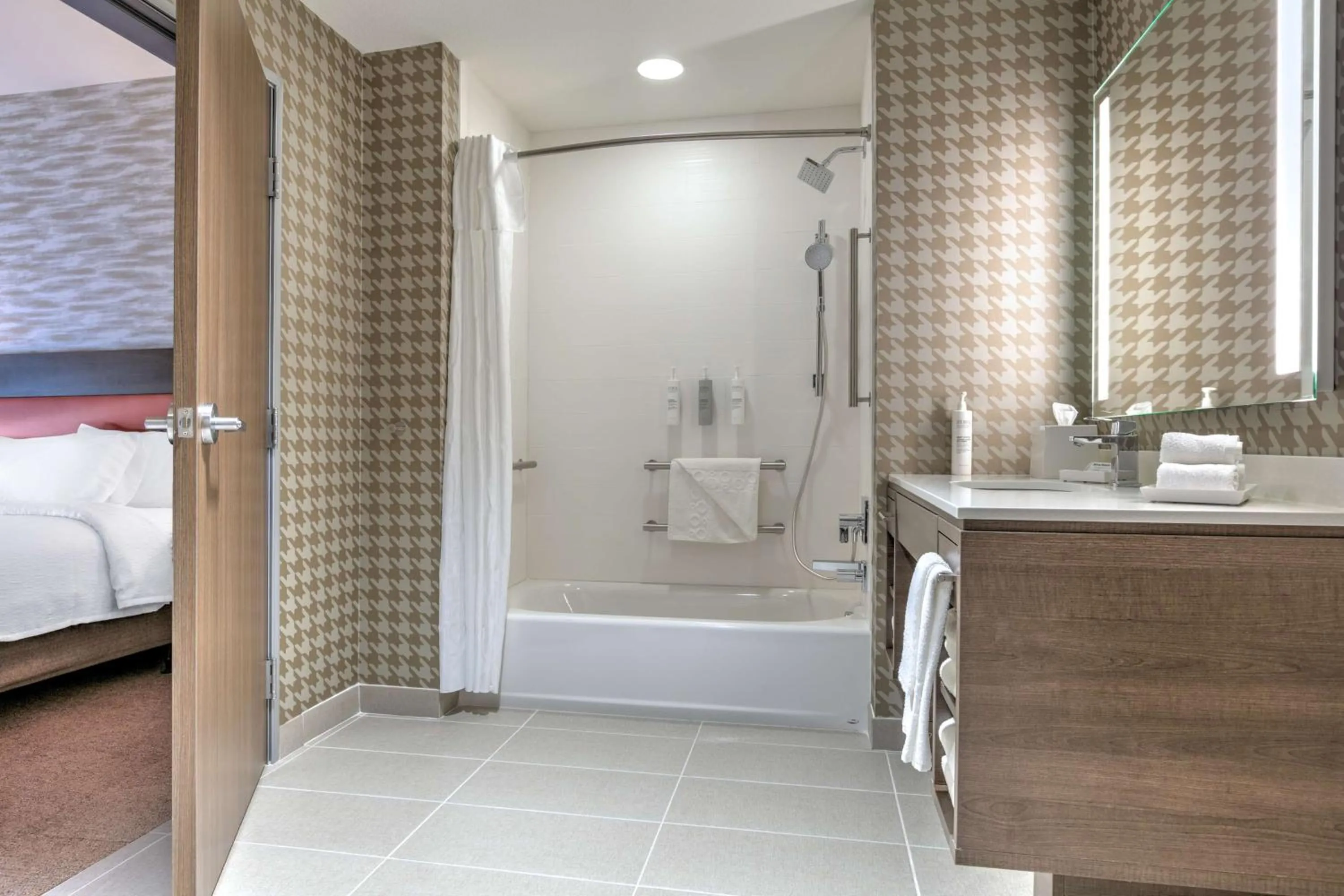 Bathroom, Bed in Home2 Suites By Hilton Tulsa Airport