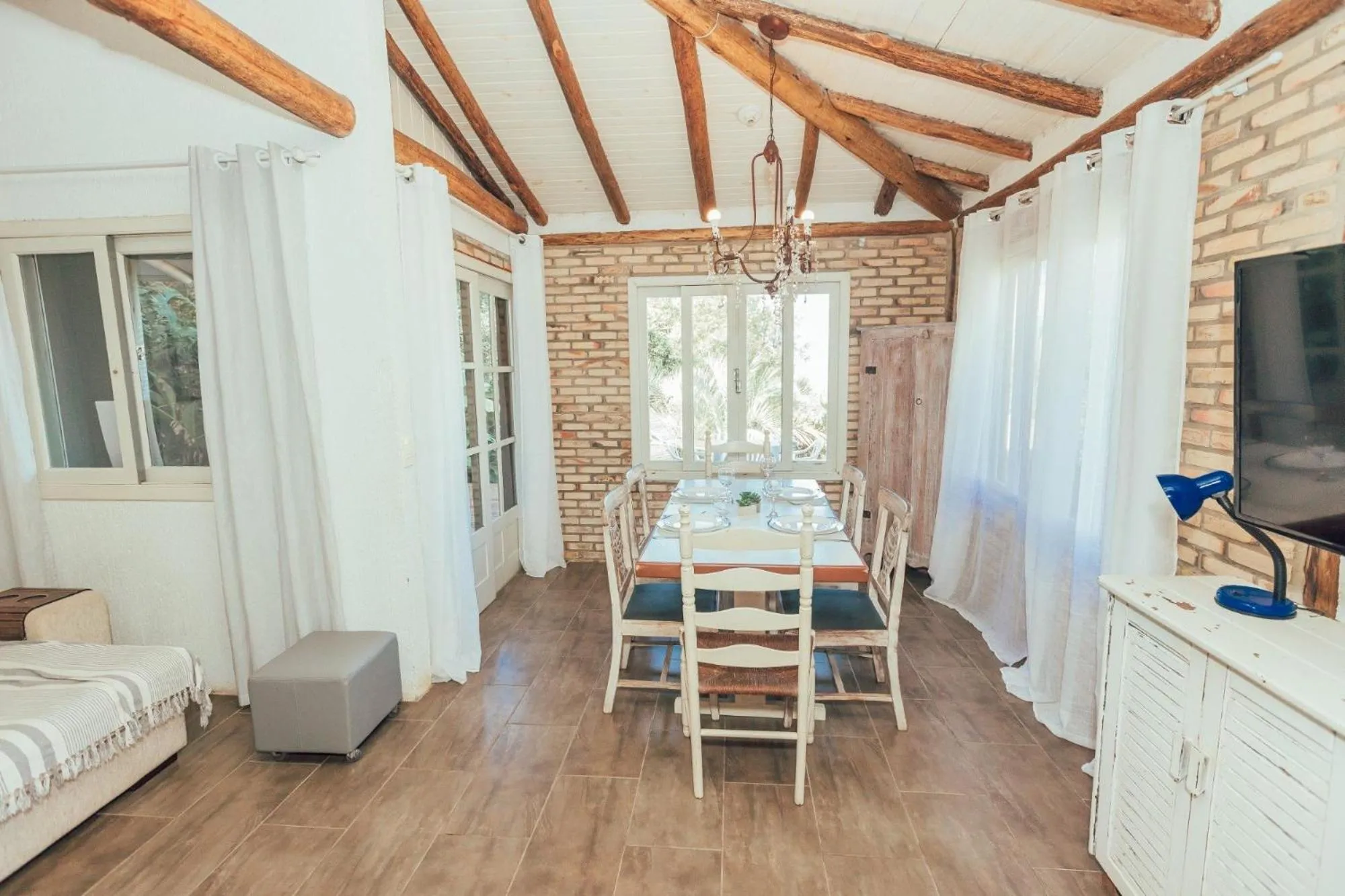 Dining area in Chalés e Bangalôs Ibiraquera