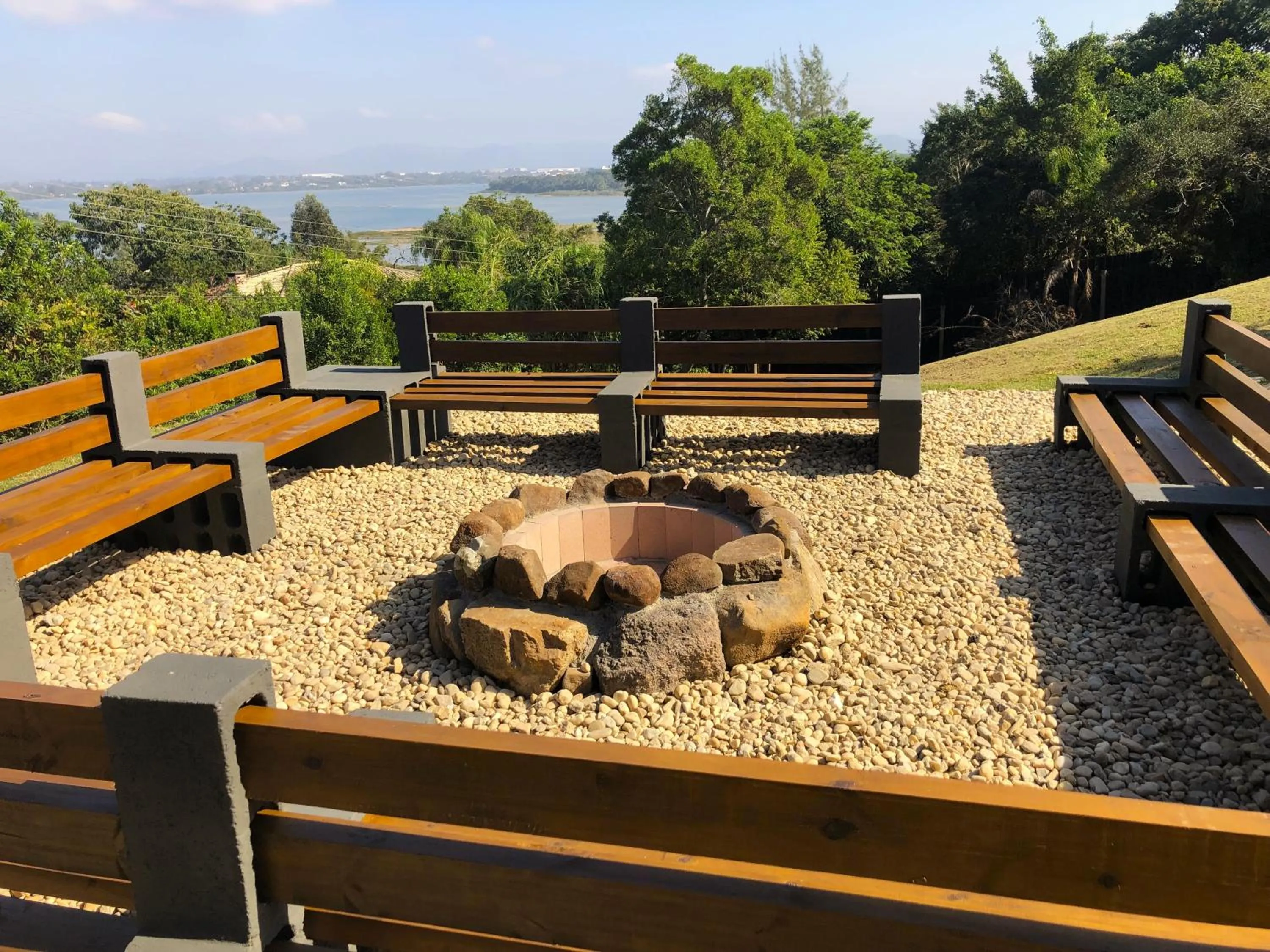 flat iron in Chalés e Bangalôs Ibiraquera