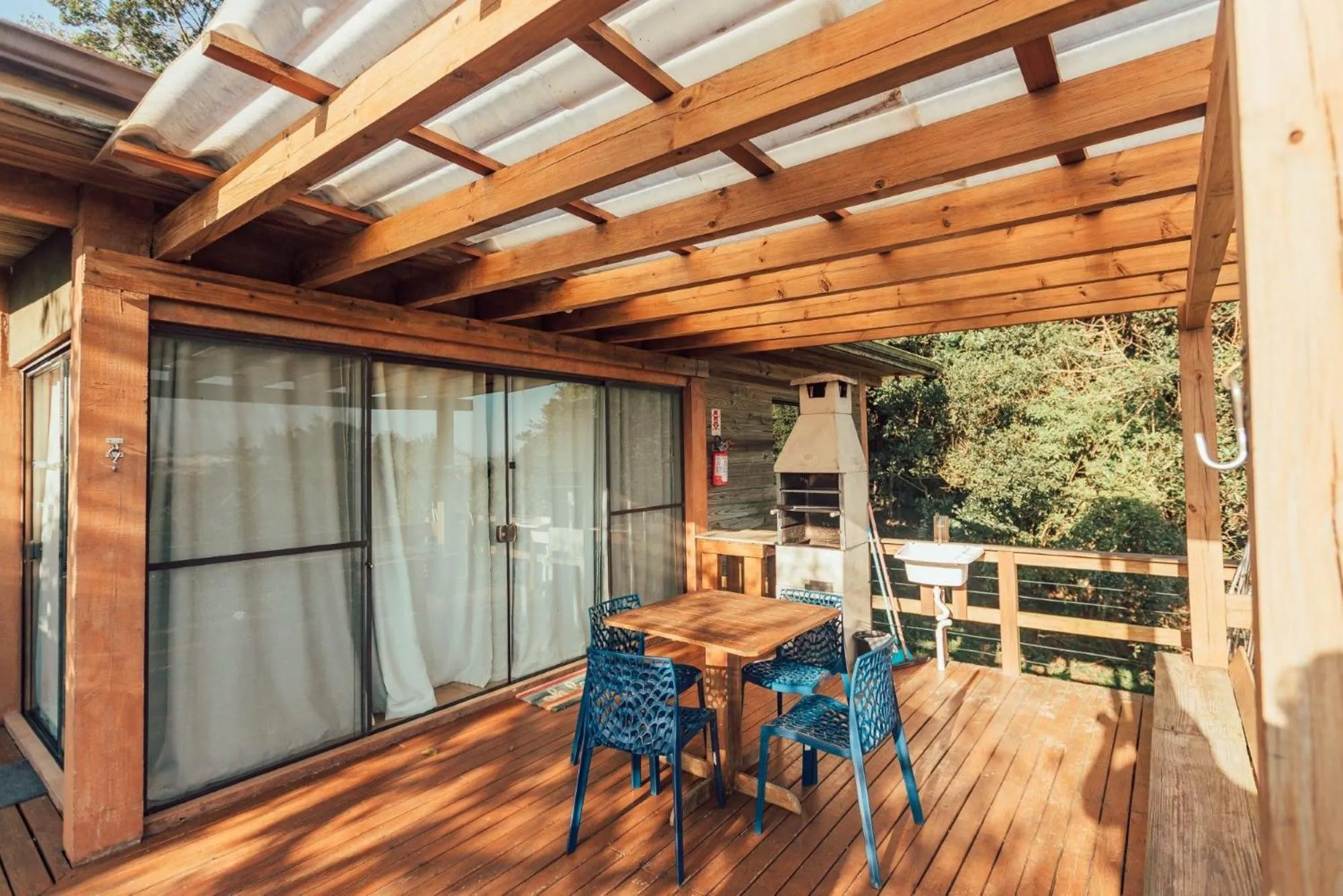 Balcony/Terrace in Chalés e Bangalôs Ibiraquera