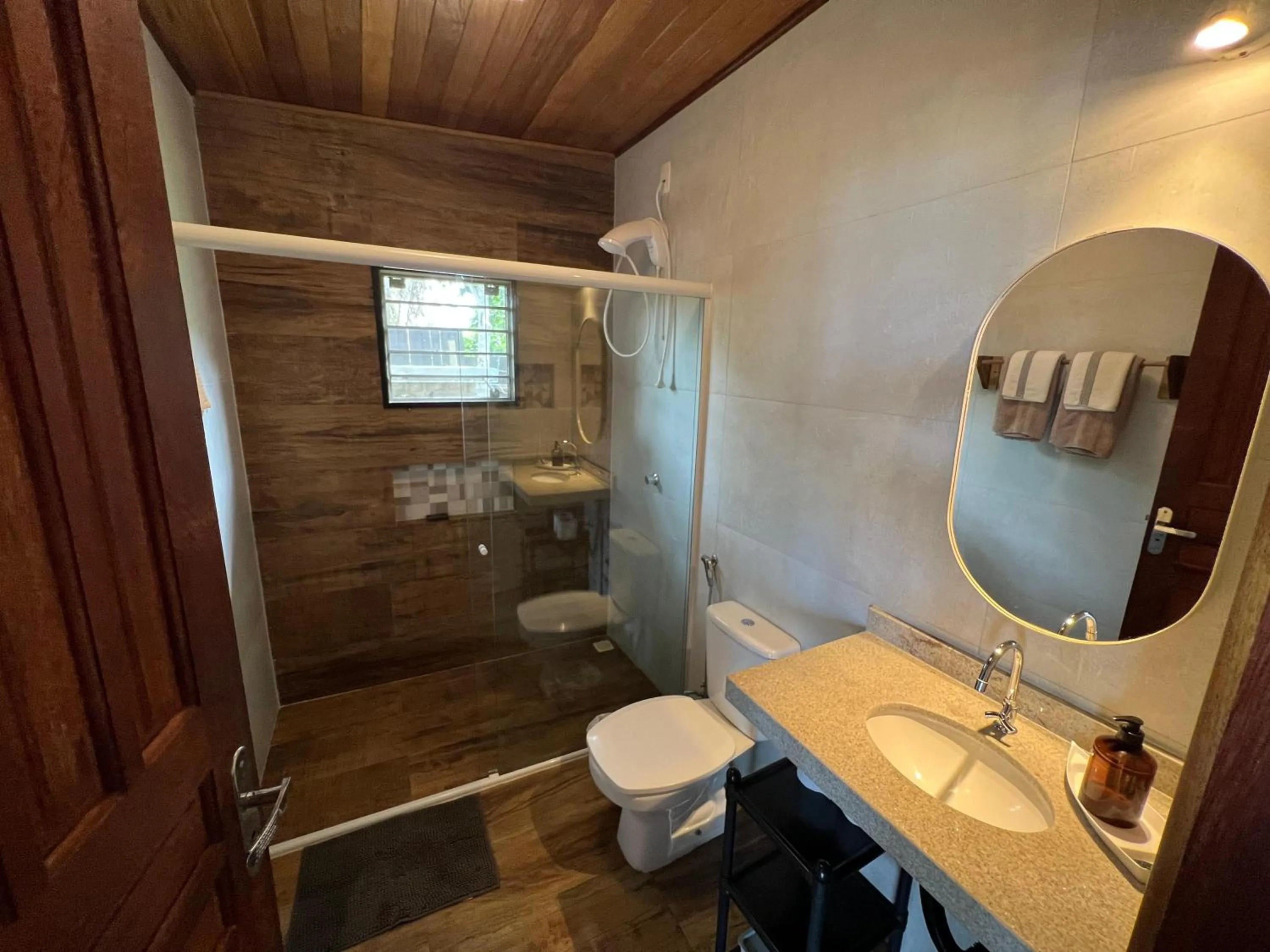 Shower in Chalés e Bangalôs Ibiraquera