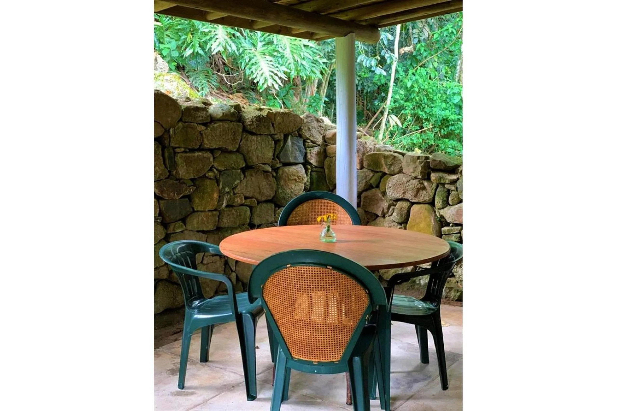 Balcony/Terrace in Chalés e Bangalôs Ibiraquera