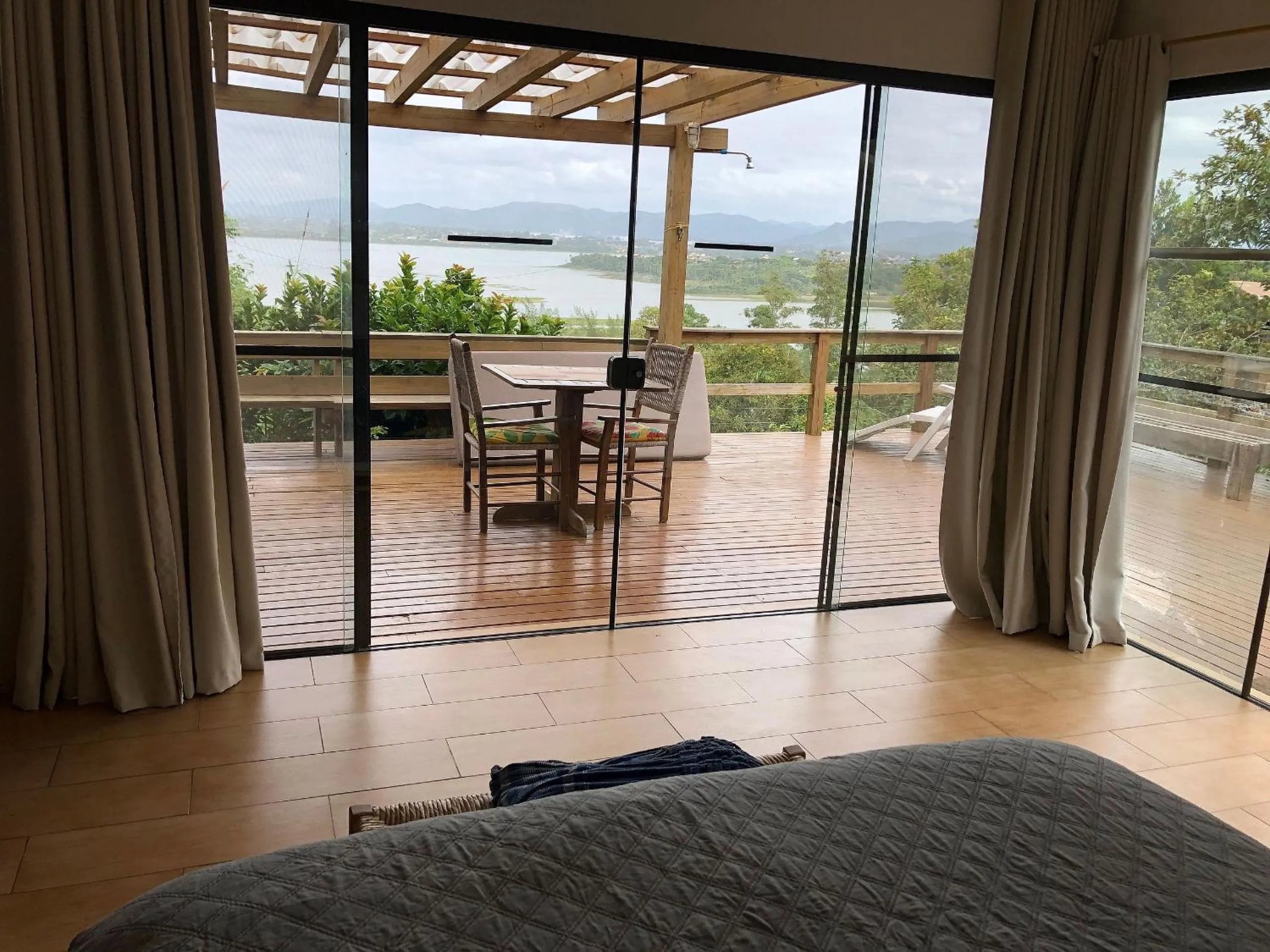 Balcony/Terrace in Chalés e Bangalôs Ibiraquera