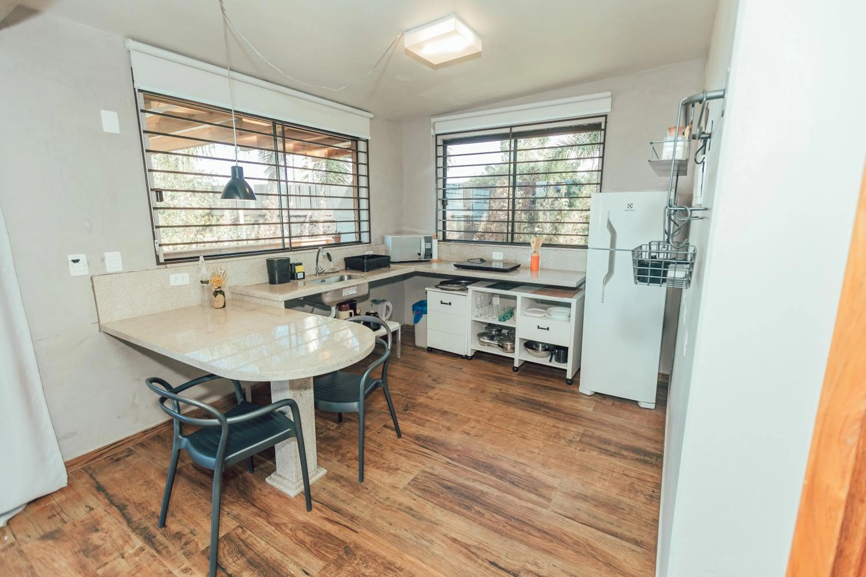 Kitchen or kitchenette in Chalés e Bangalôs Ibiraquera
