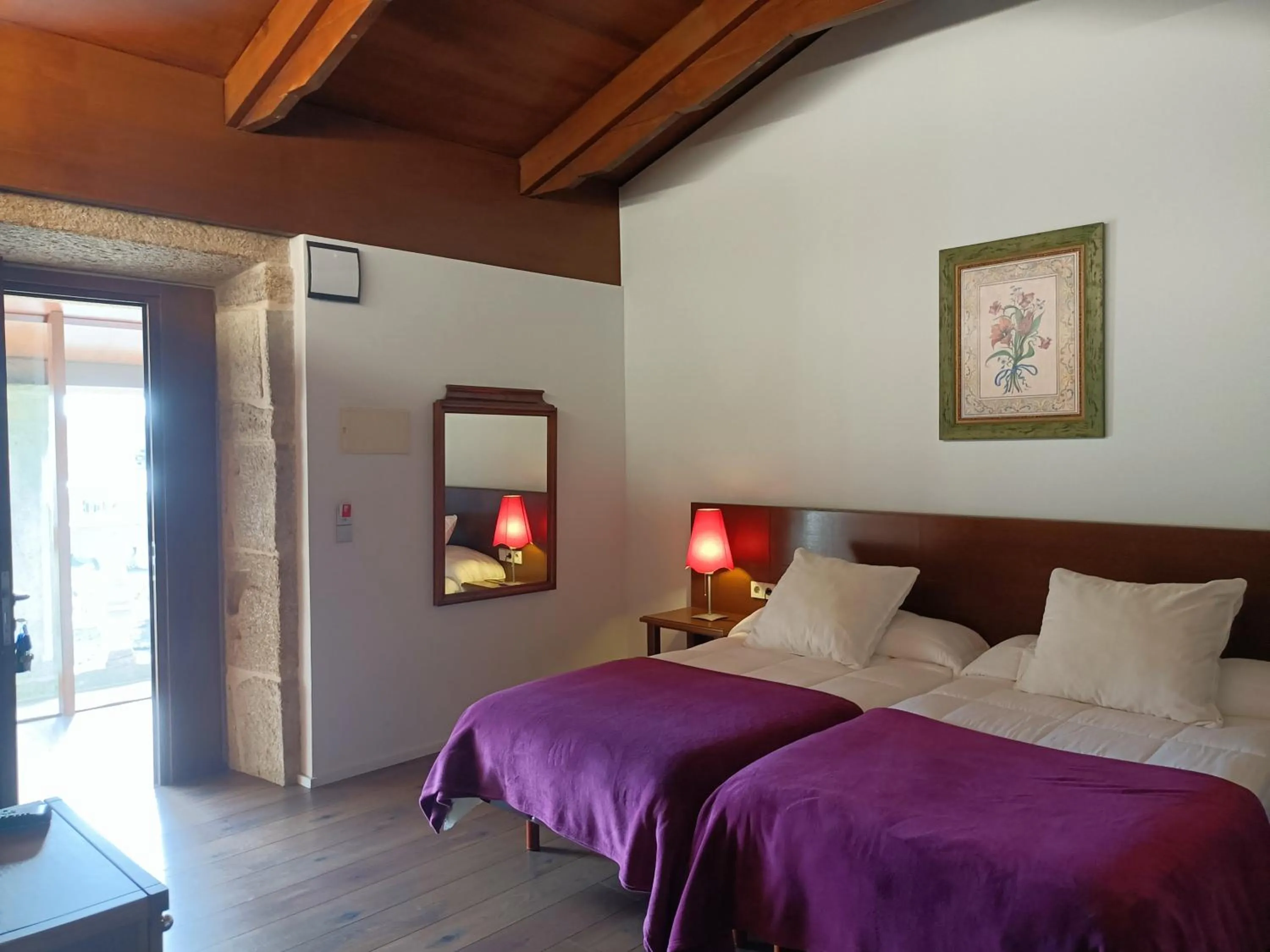 Photo of the whole room, Bed in Casa das Capelas