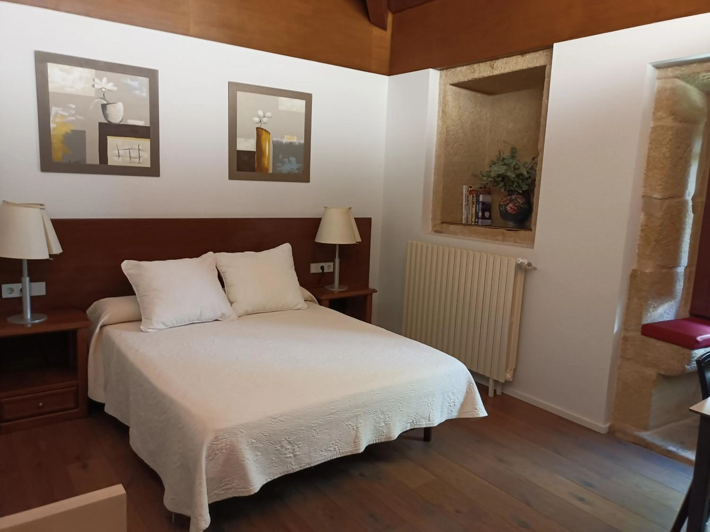 Photo of the whole room, Bed in Casa das Capelas