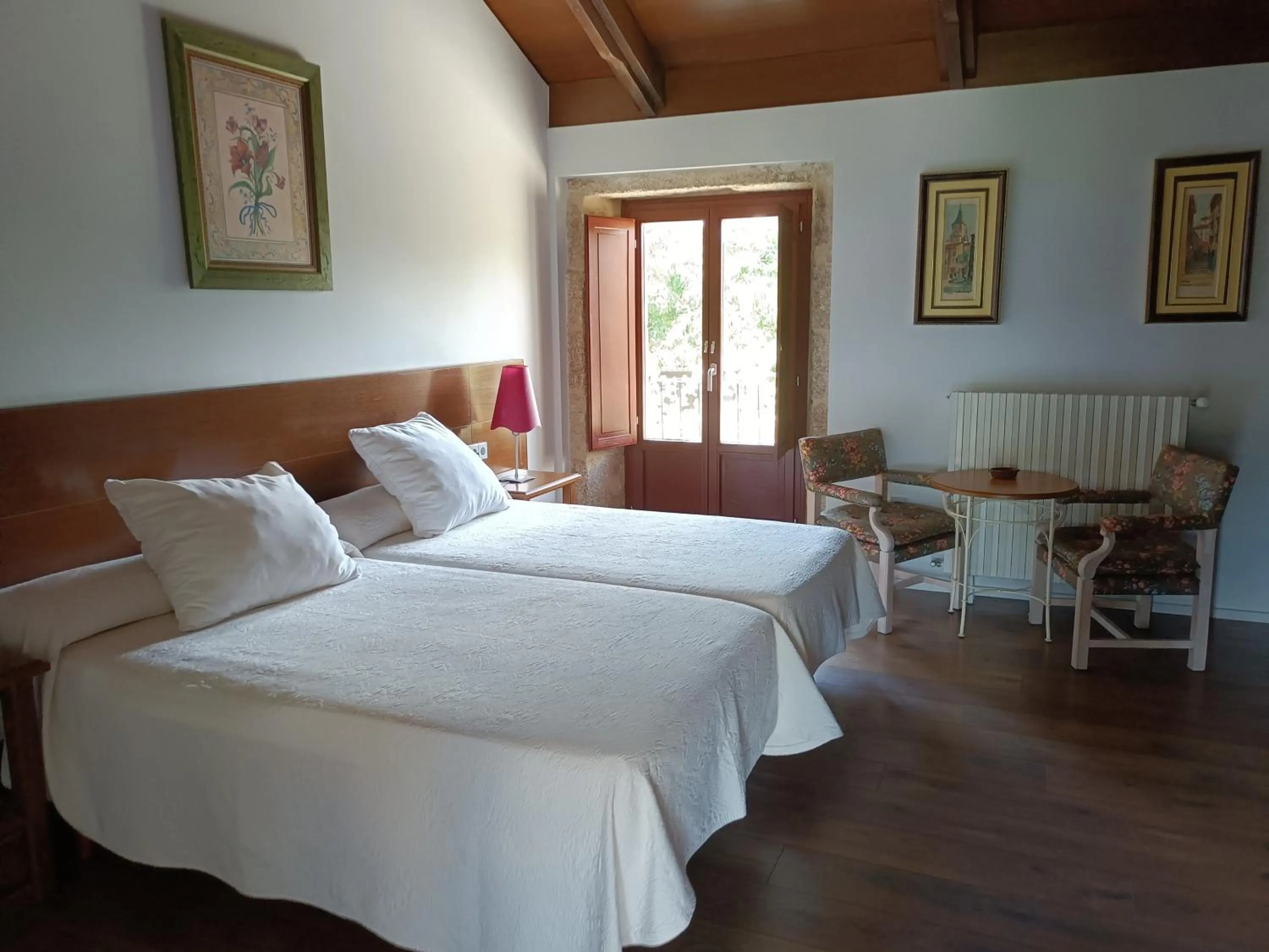 Photo of the whole room, Bed in Casa das Capelas