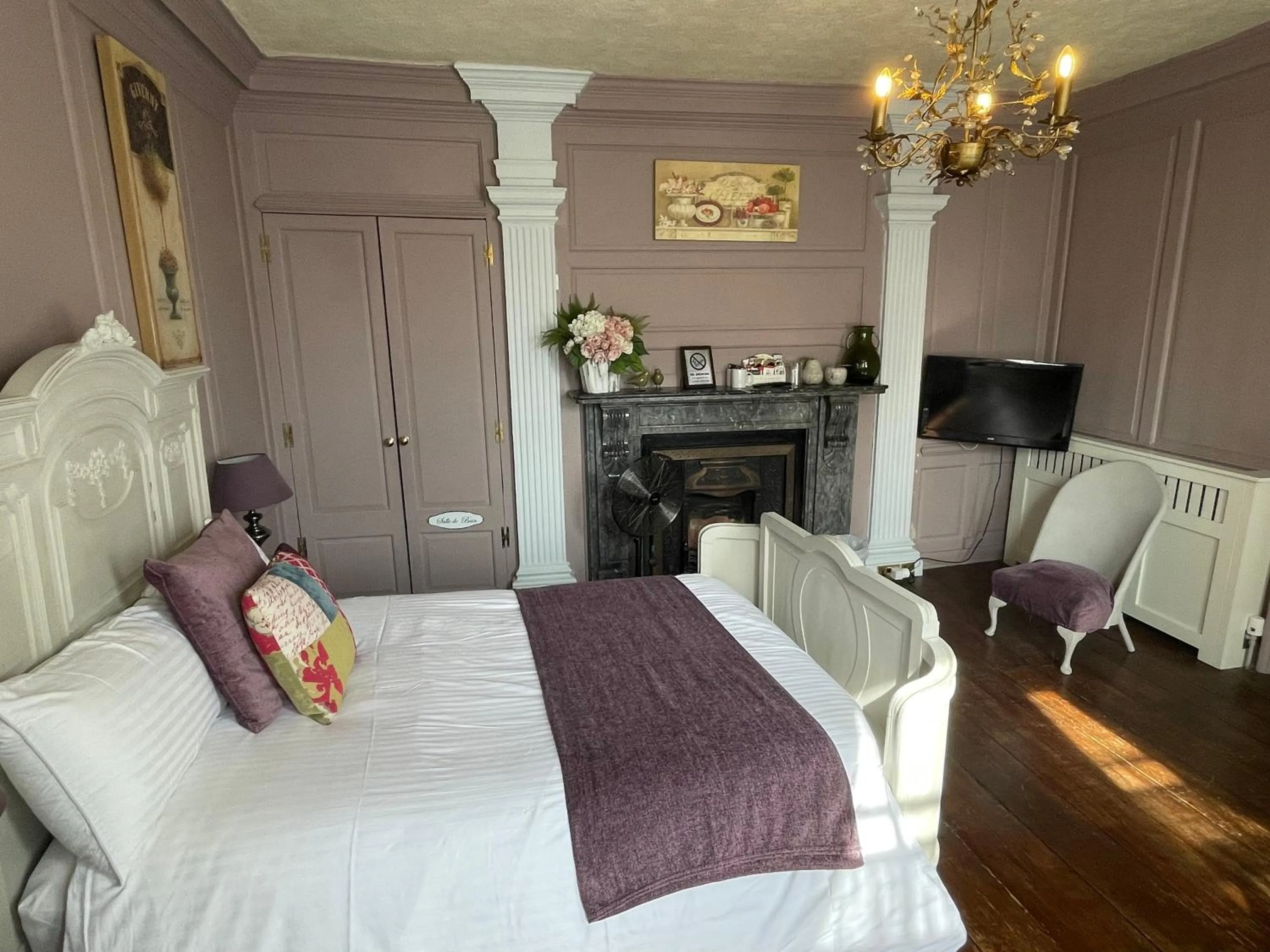 Bedroom, Bed in The Mansion House Hotel