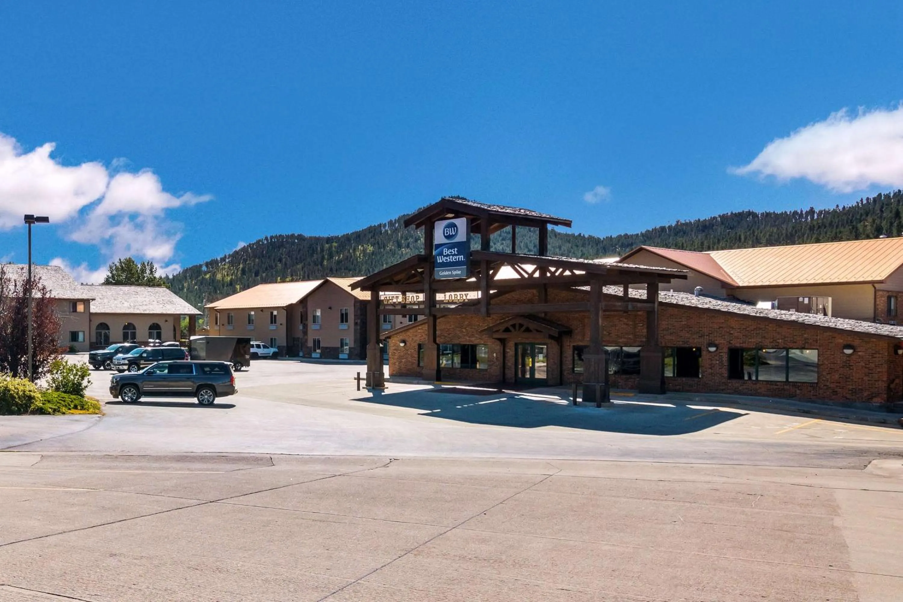 Property building in Best Western Golden Spike Inn & Suites