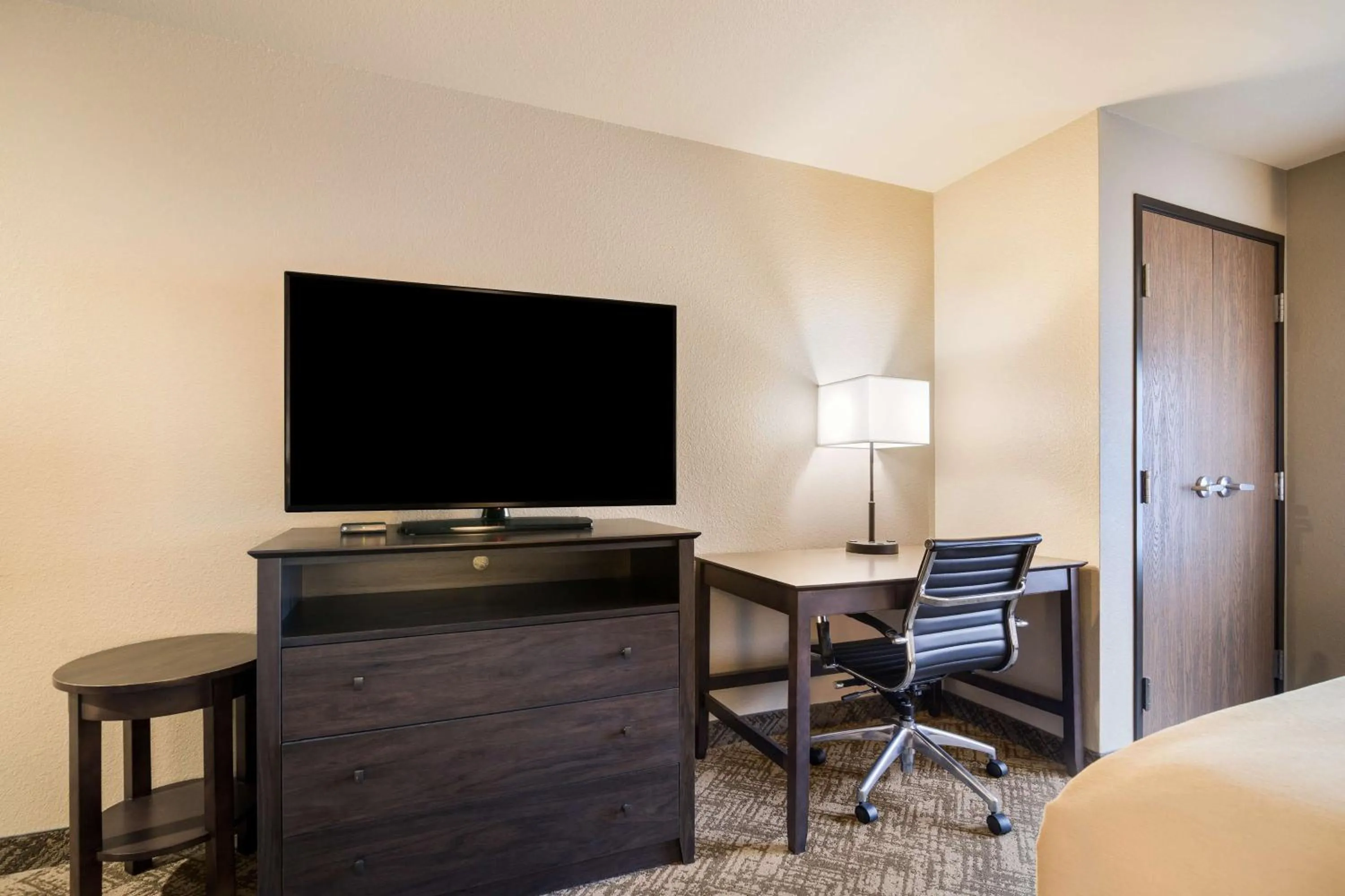 Bedroom, Bed in Best Western Golden Spike Inn & Suites