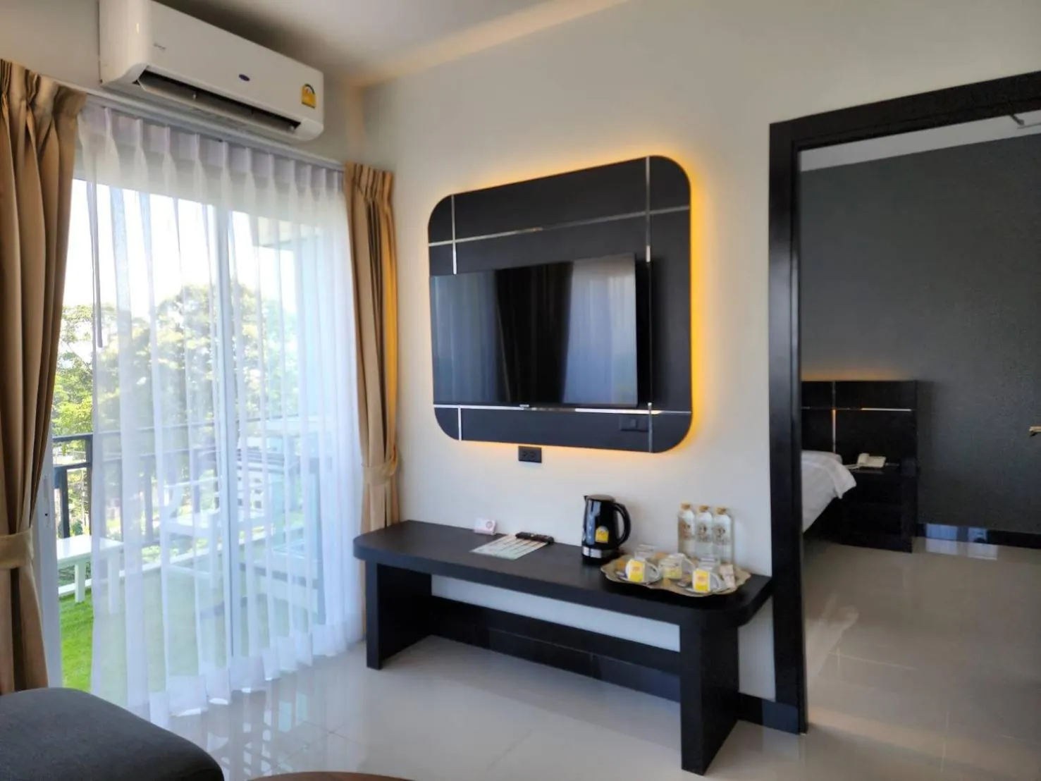 Communal lounge/ TV room in LHC HOTEL AND RESORT