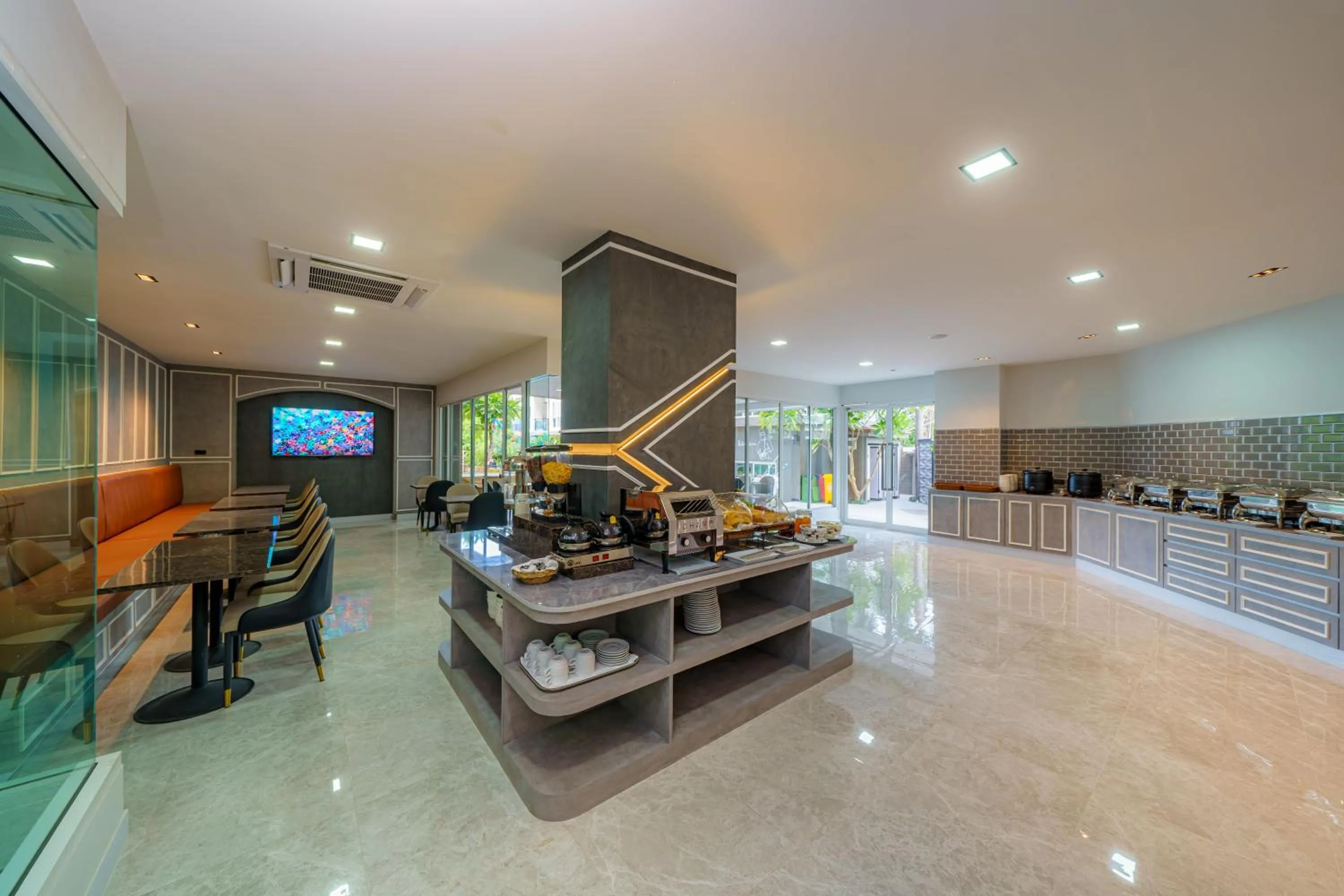 Restaurant/places to eat in LHC HOTEL AND RESORT