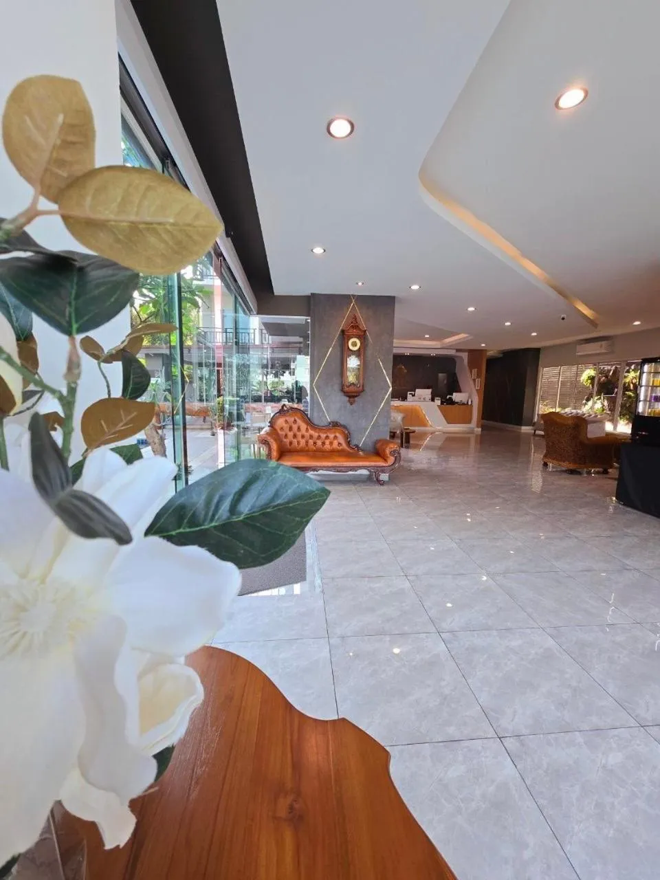 Seating area in LHC HOTEL AND RESORT