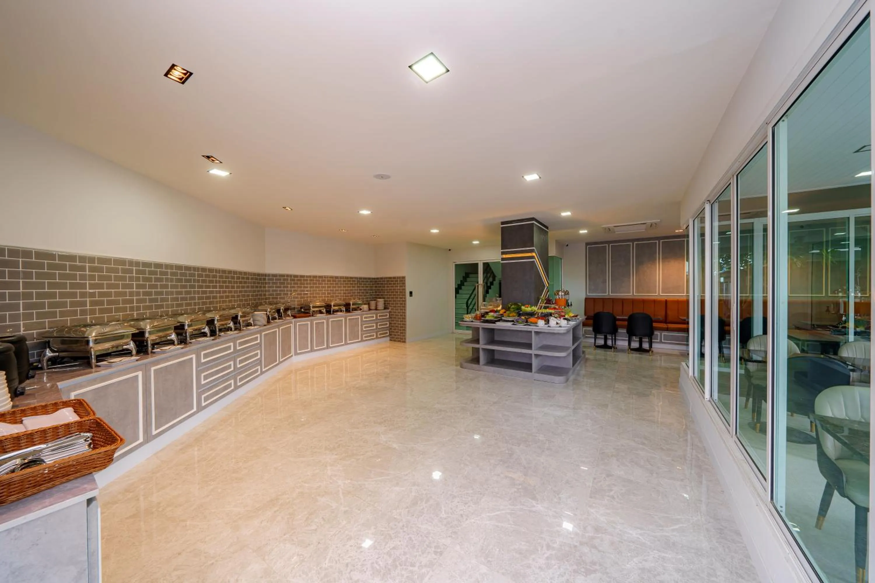 Restaurant/places to eat in LHC HOTEL AND RESORT