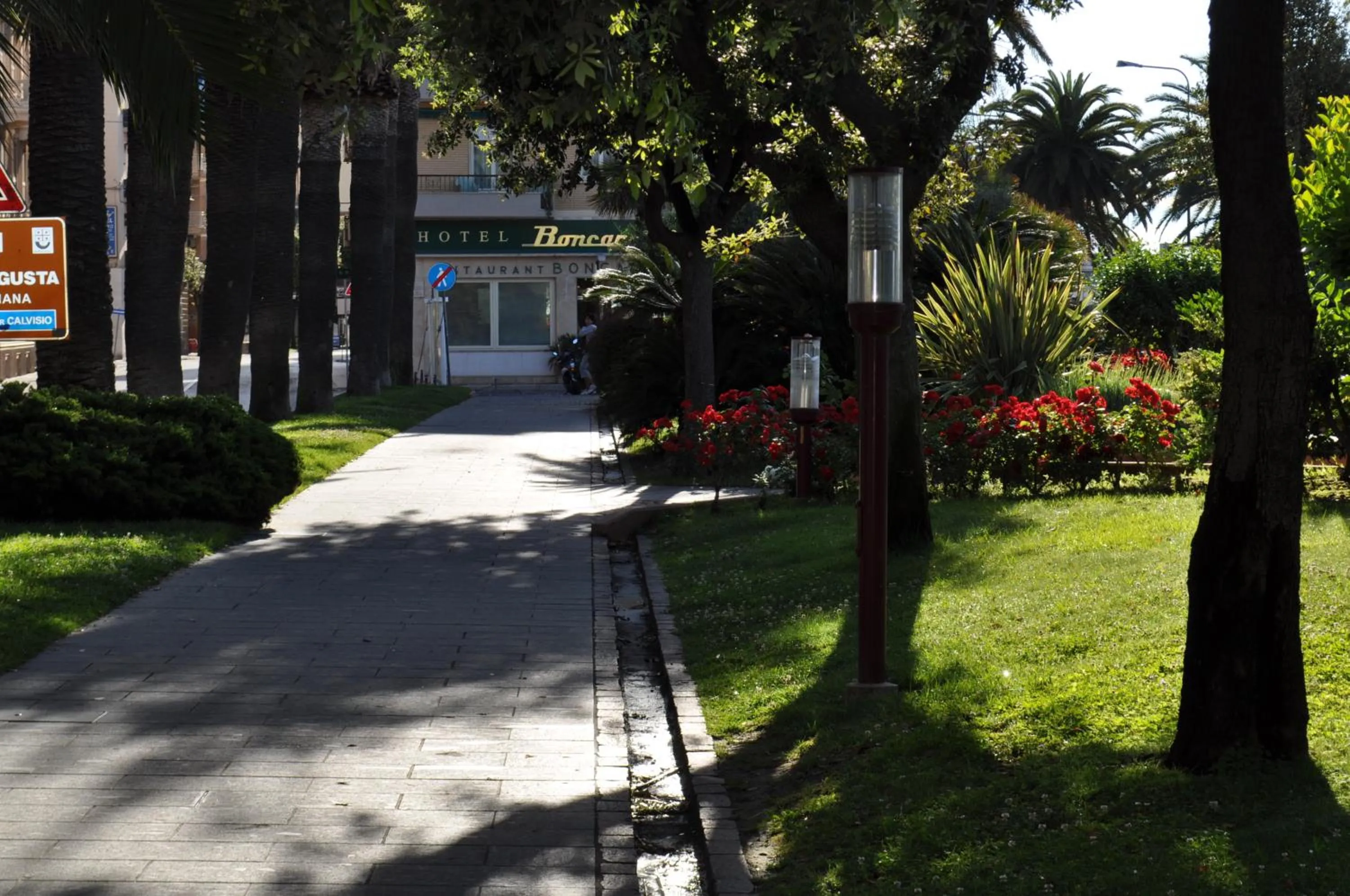 Facade/entrance in Hotel Boncardo