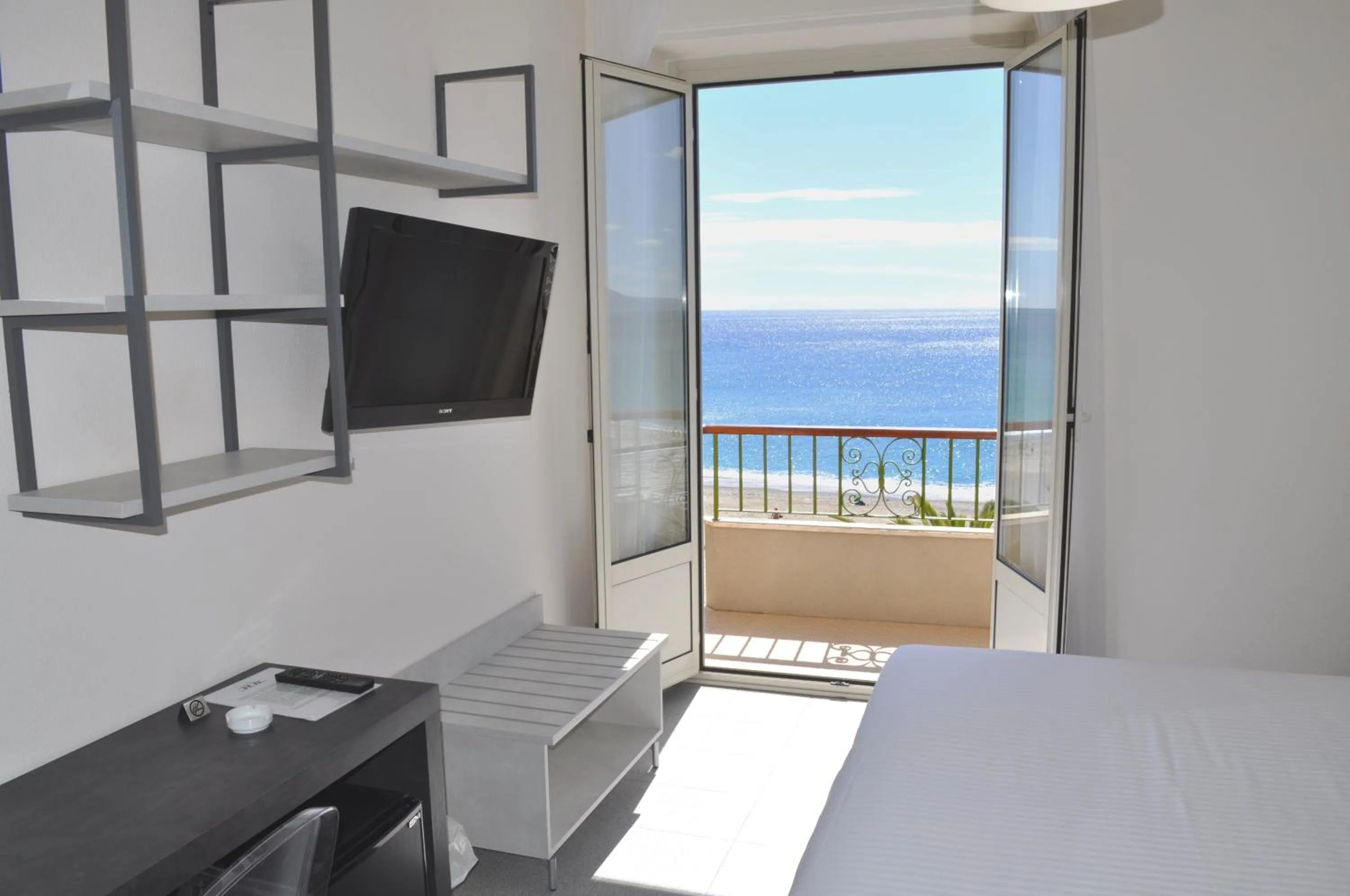 Sea view, Bed in Hotel Boncardo