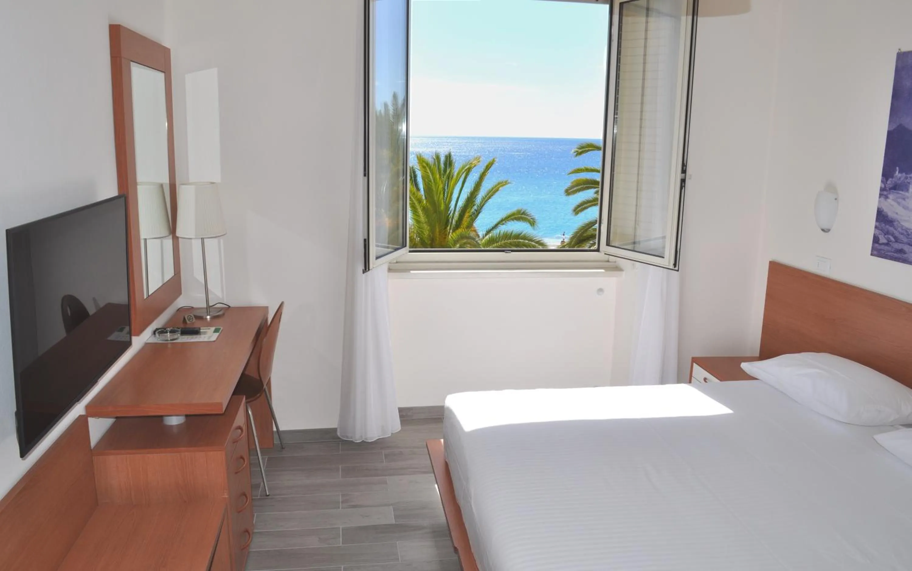 Sea view, Bed in Hotel Boncardo