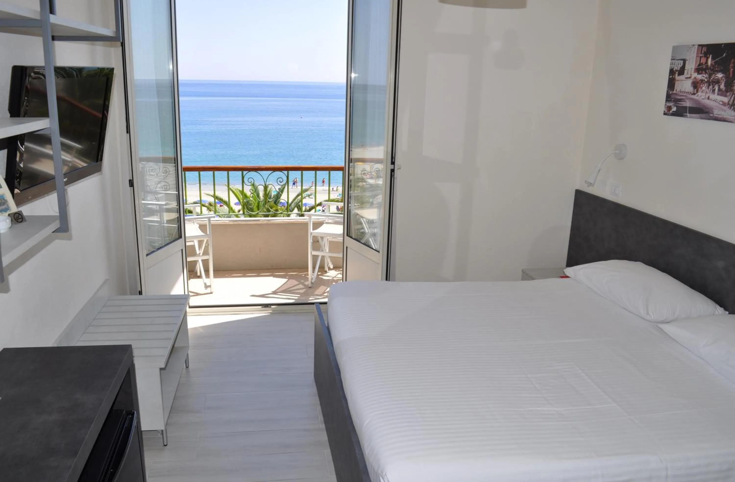 Sea view, Bed in Hotel Boncardo