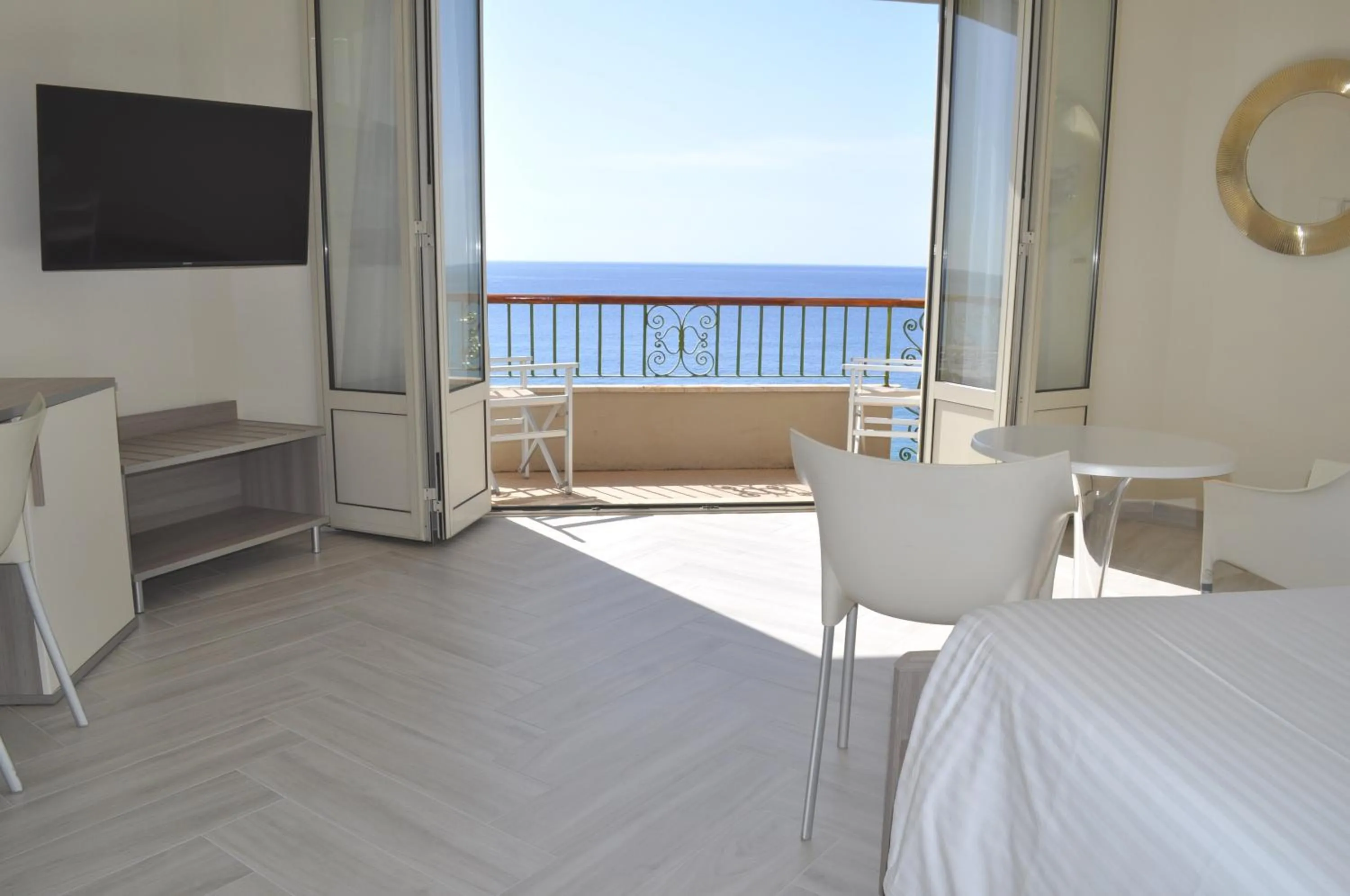 Sea view, Bed in Hotel Boncardo