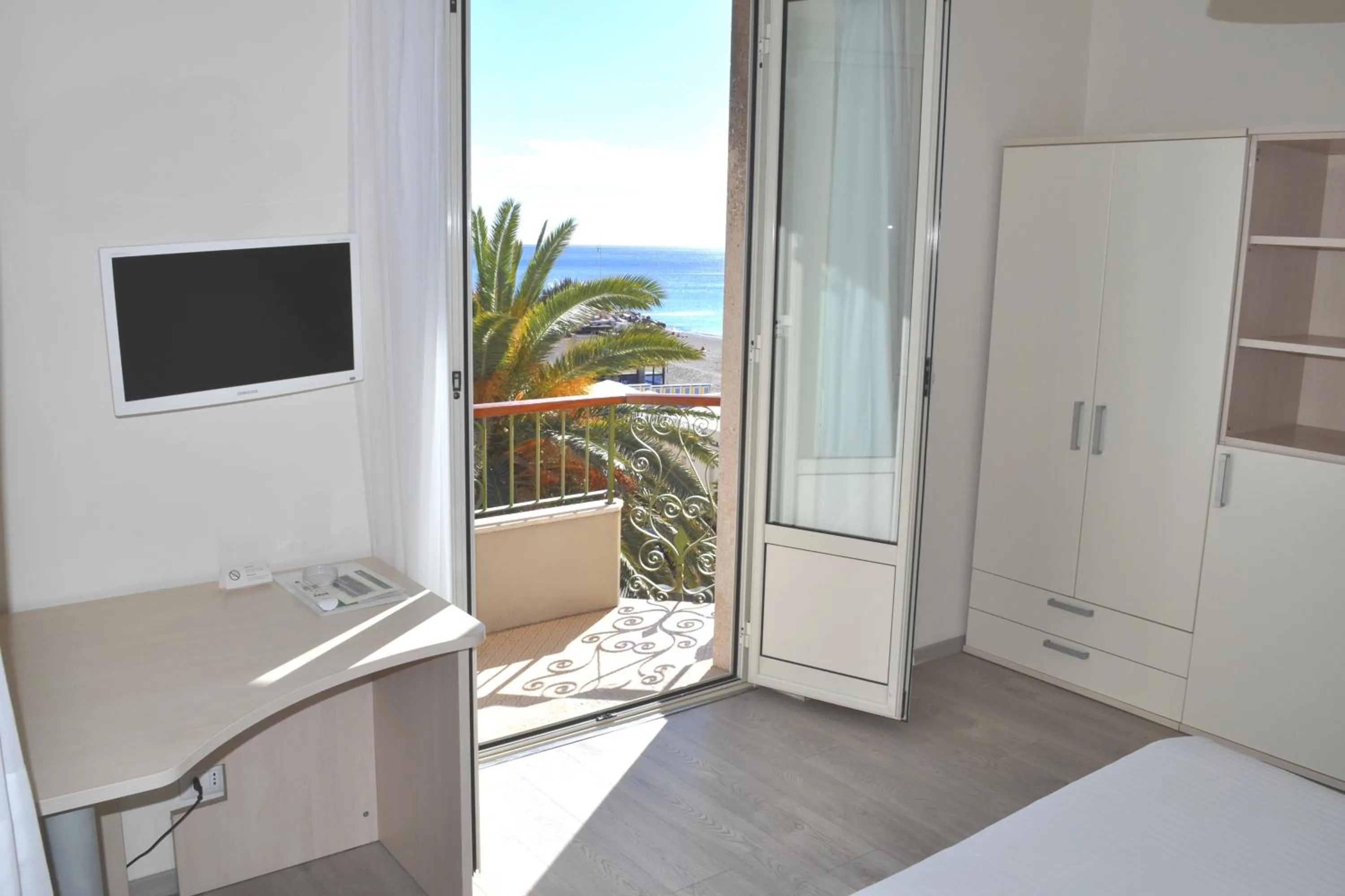 Sea view, Bed in Hotel Boncardo