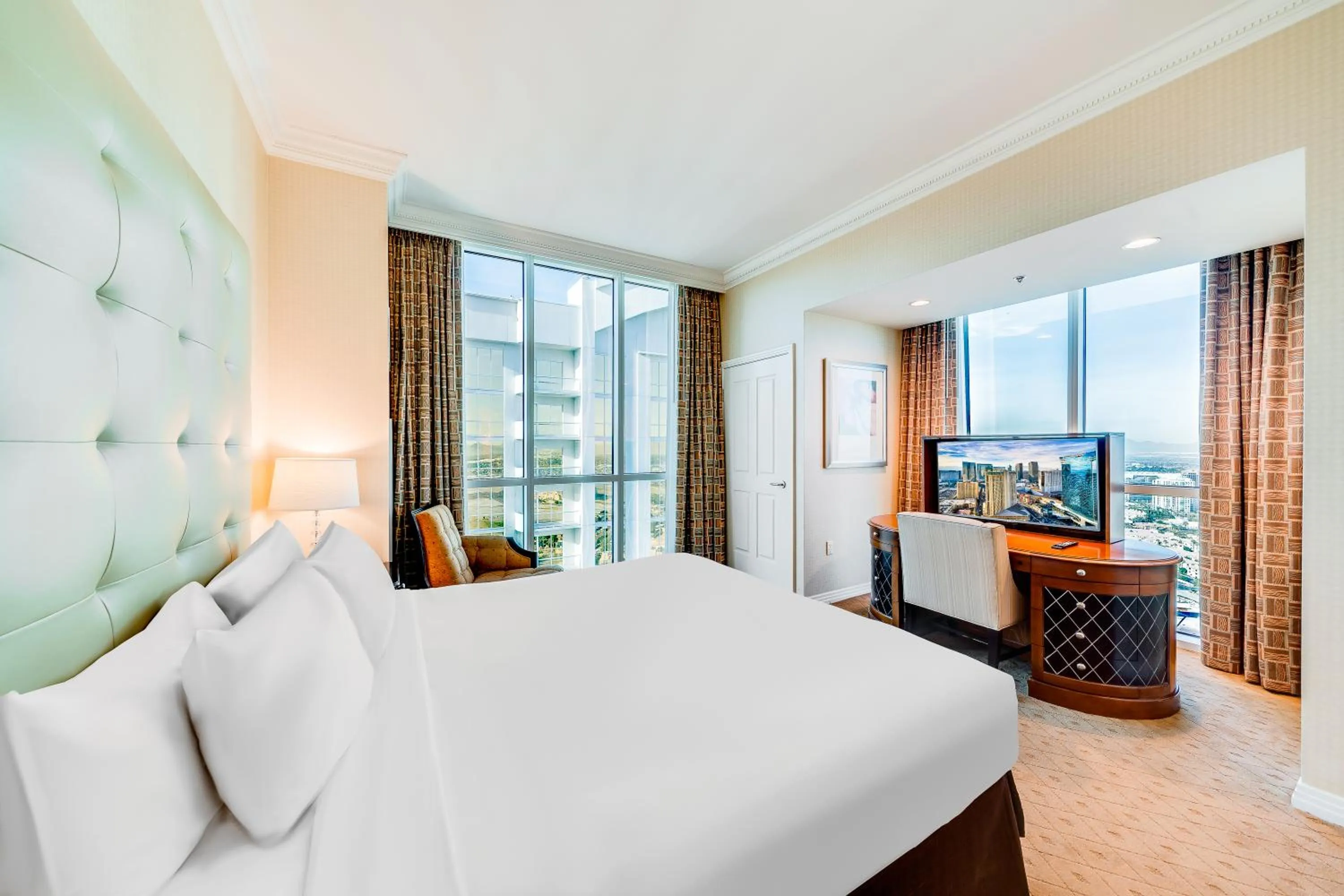 Bed in Jet Luxury at The Signature Condo Hotel