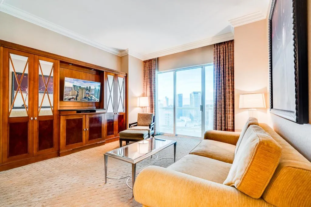 Jet Luxury at The Signature Condo Hotel