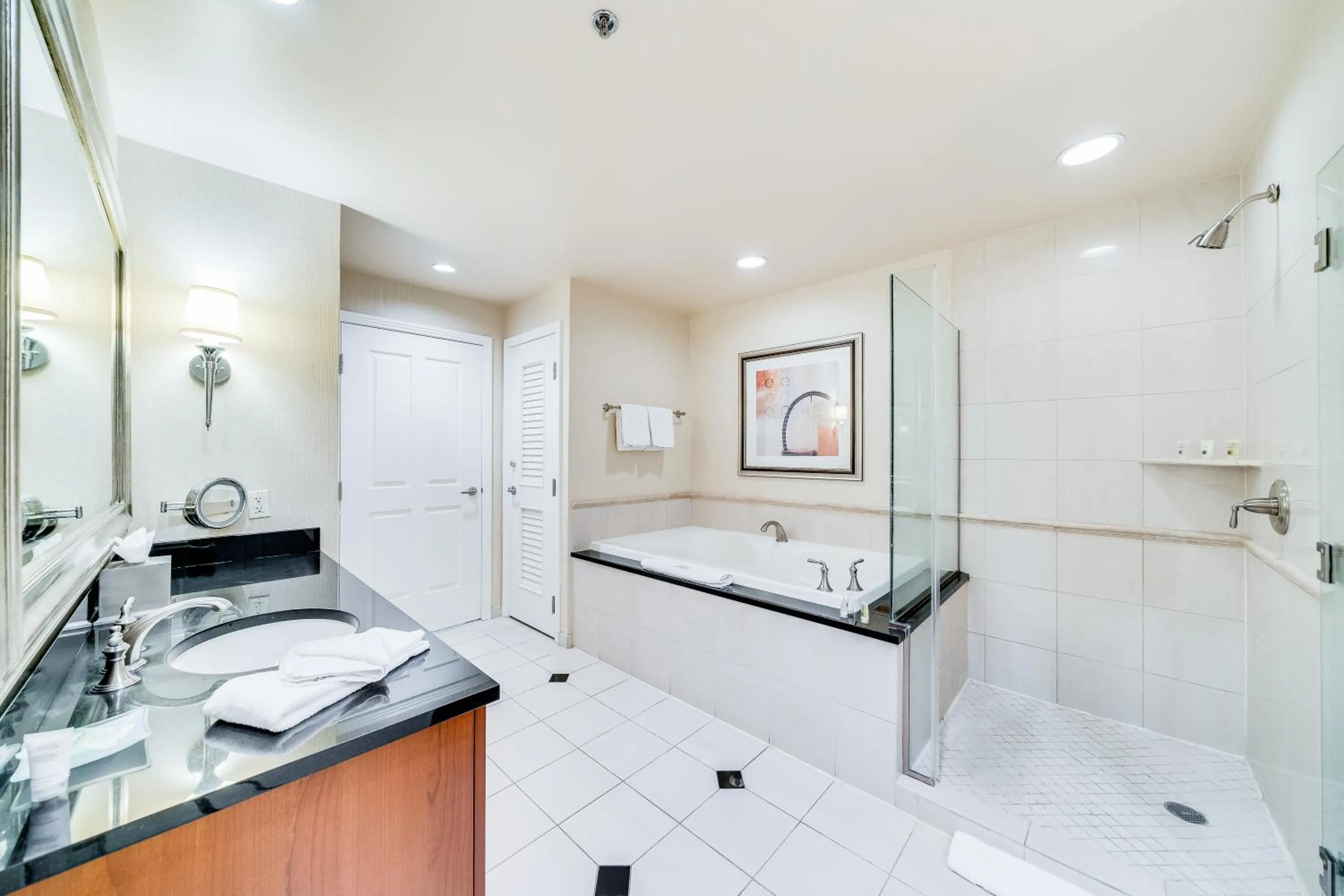 Jet Luxury at The Signature Condo Hotel