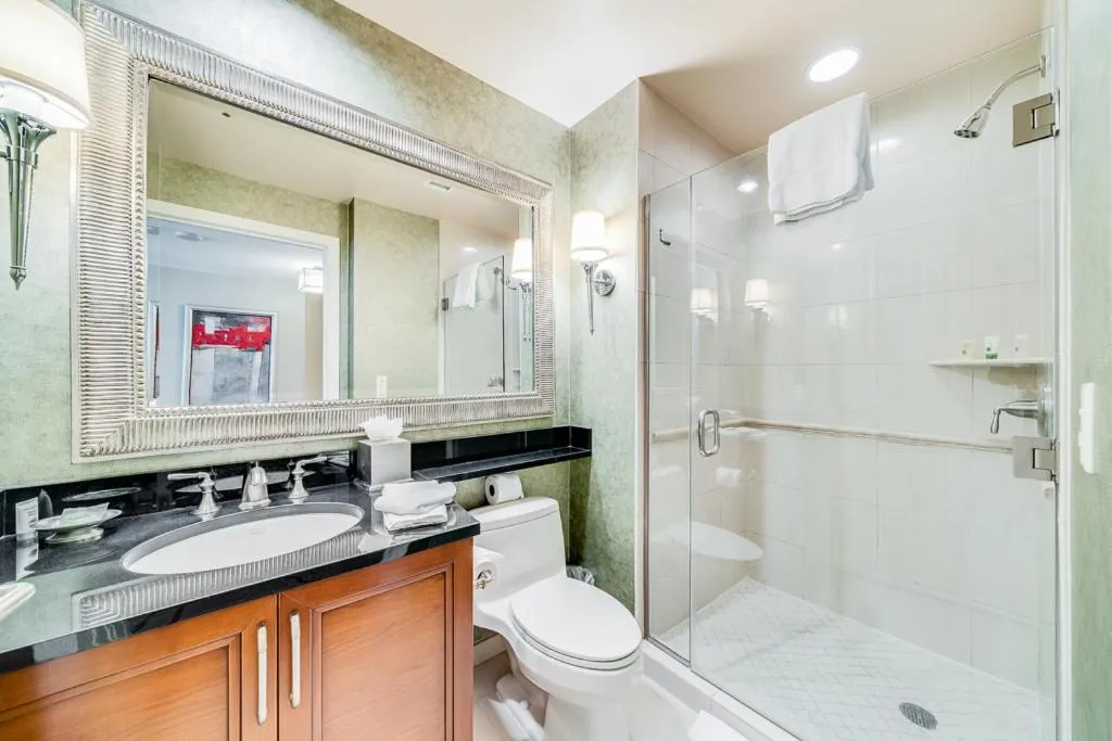 Jet Luxury at The Signature Condo Hotel