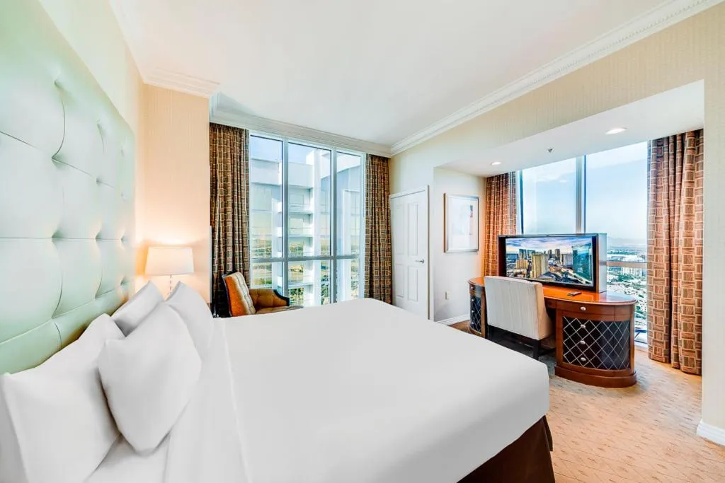 Bed in Jet Luxury at The Signature Condo Hotel